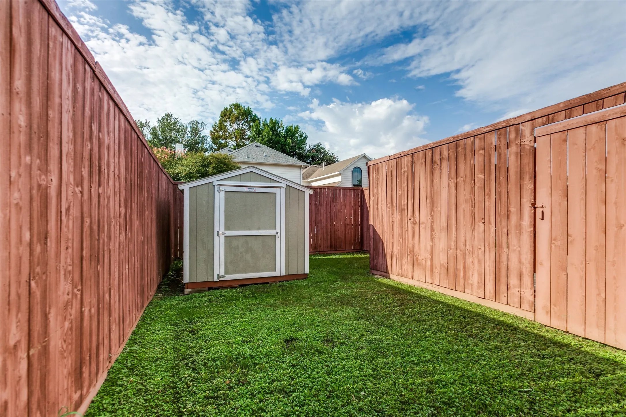 Single Family Residence For Sale in Collin County , 18803 Park Grove Lane, Dallas, Texas 75287, 3 Bedroom, 3 Bathroom, 2 Garage spaces, 2,158 Sqft, built in 1993, mls#21368096, Real Estate Agent in Dallas, Homes For Sale in Collin county, Homes For Sale in Dallas, Realtor in Dallas Texas, Real Estate Brokerage Independent Realty Texas, Luminita Cordes Realtor