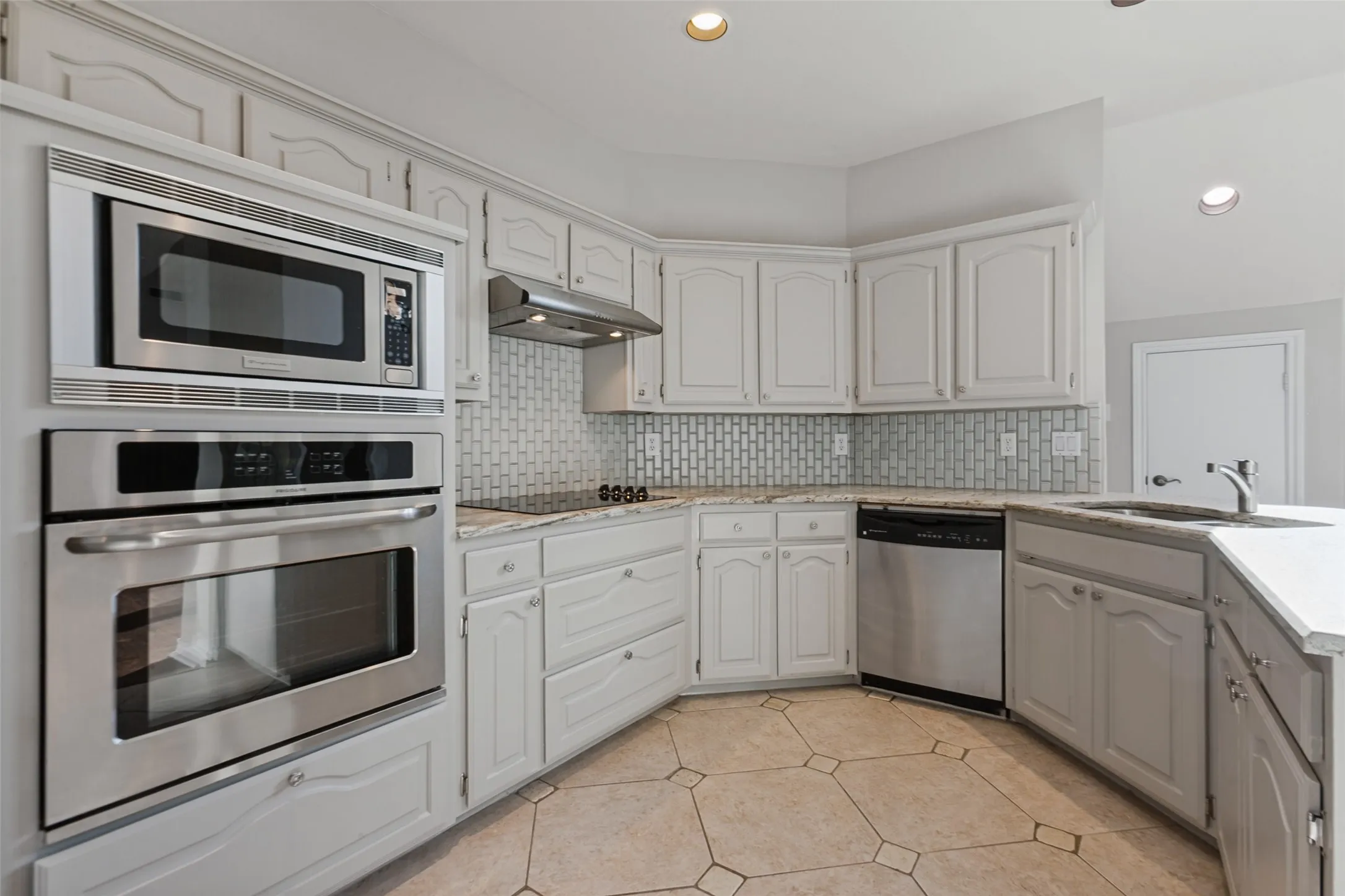 Single Family Residence For Sale in Collin County , 18803 Park Grove Lane, Dallas, Texas 75287, 3 Bedroom, 3 Bathroom, 2 Garage spaces, 2,158 Sqft, built in 1993, mls#21368096, Real Estate Agent in Dallas, Homes For Sale in Collin county, Homes For Sale in Dallas, Realtor in Dallas Texas, Real Estate Brokerage Independent Realty Texas, Luminita Cordes Realtor
