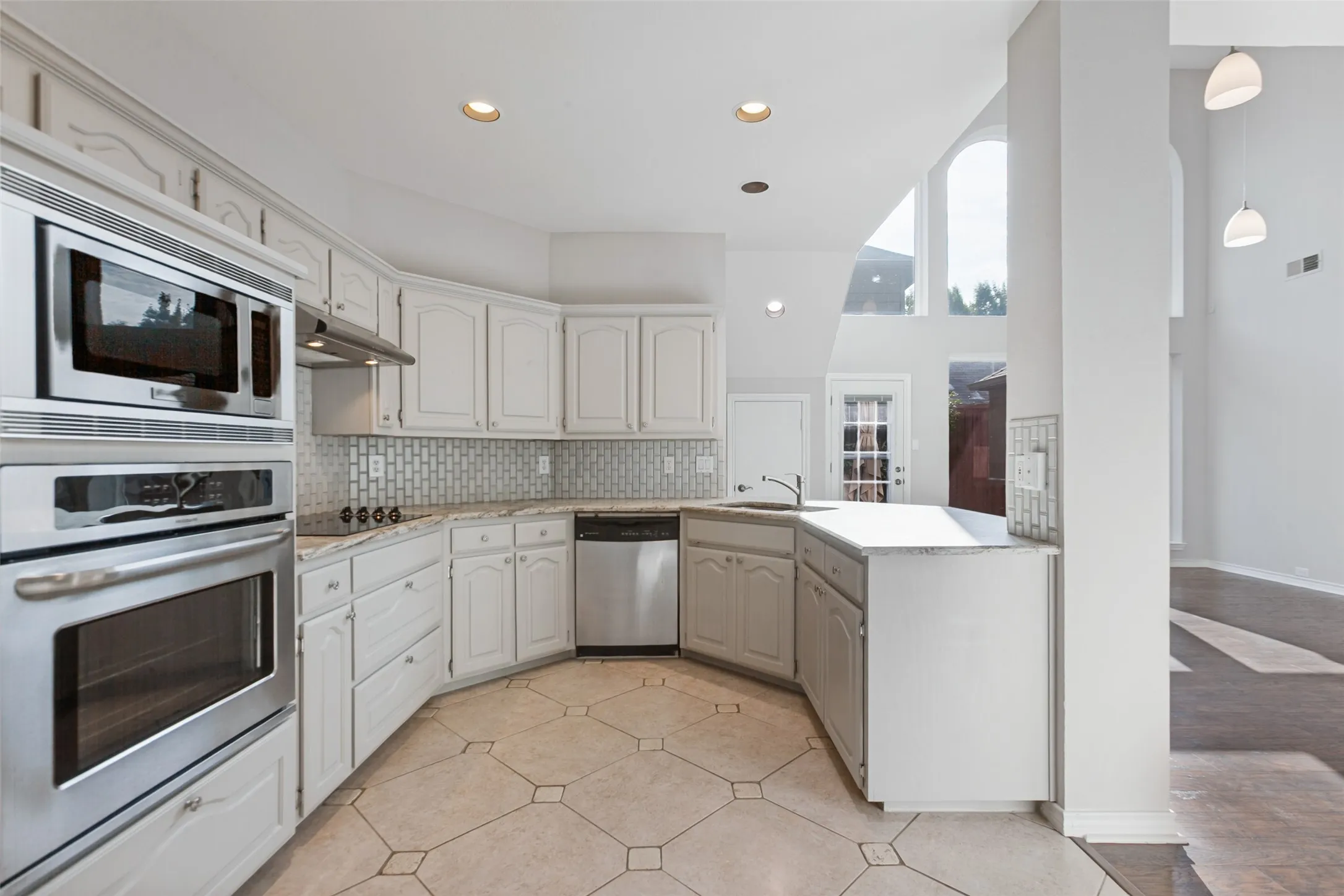 Single Family Residence For Sale in Collin County , 18803 Park Grove Lane, Dallas, Texas 75287, 3 Bedroom, 3 Bathroom, 2 Garage spaces, 2,158 Sqft, built in 1993, mls#21368096, Real Estate Agent in Dallas, Homes For Sale in Collin county, Homes For Sale in Dallas, Realtor in Dallas Texas, Real Estate Brokerage Independent Realty Texas, Luminita Cordes Realtor