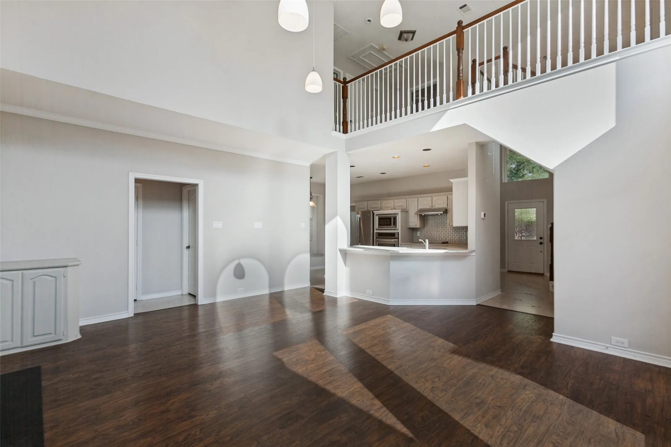 Single Family Residence For Sale in Collin County , 18803 Park Grove Lane, Dallas, Texas 75287, 3 Bedroom, 3 Bathroom, 2 Garage spaces, 2,158 Sqft, built in 1993, mls#21368096, Real Estate Agent in Dallas, Homes For Sale in Collin county, Homes For Sale in Dallas, Realtor in Dallas Texas, Real Estate Brokerage Independent Realty Texas, Luminita Cordes Realtor