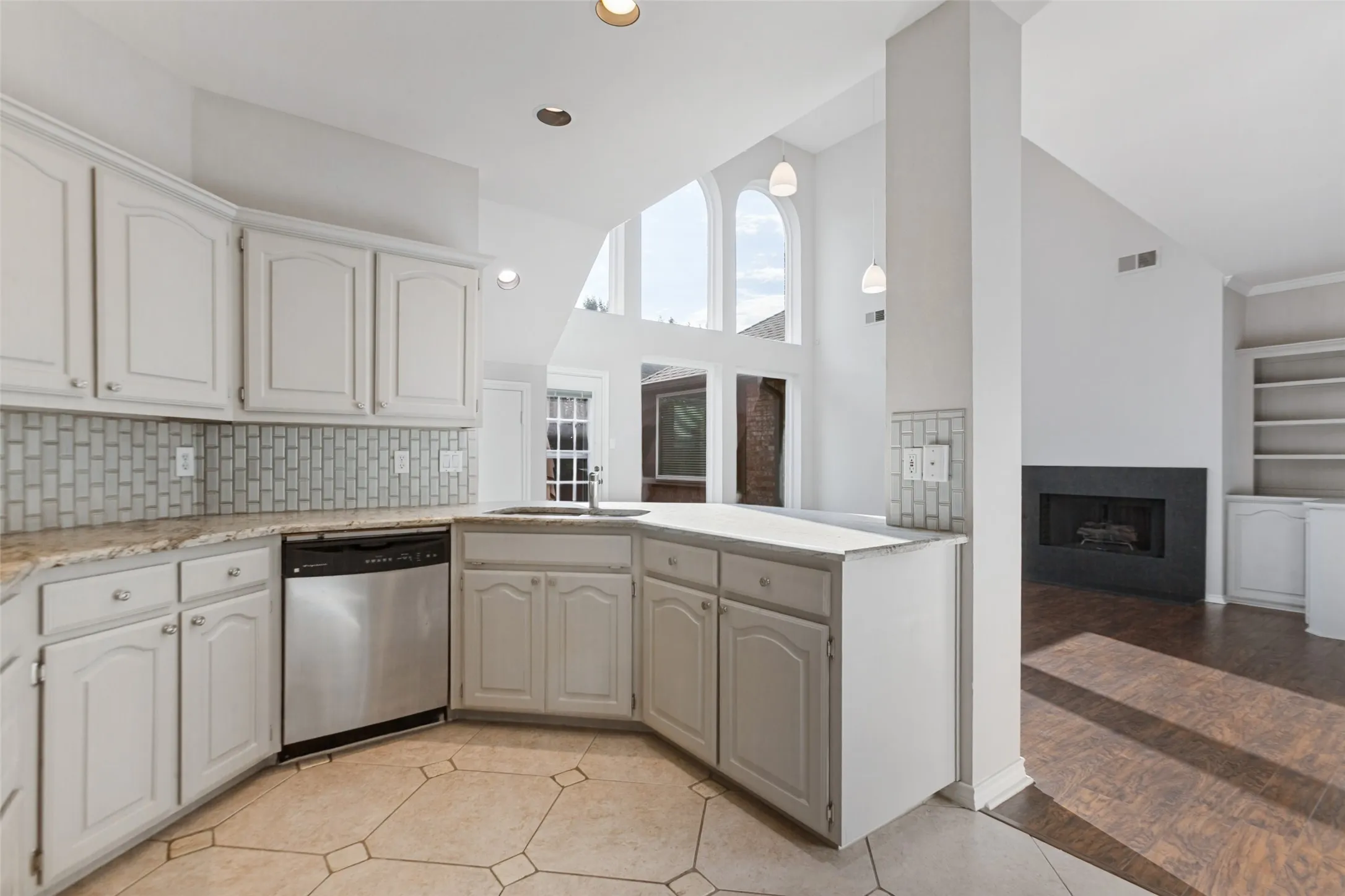Single Family Residence For Sale in Collin County , 18803 Park Grove Lane, Dallas, Texas 75287, 3 Bedroom, 3 Bathroom, 2 Garage spaces, 2,158 Sqft, built in 1993, mls#21368096, Real Estate Agent in Dallas, Homes For Sale in Collin county, Homes For Sale in Dallas, Realtor in Dallas Texas, Real Estate Brokerage Independent Realty Texas, Luminita Cordes Realtor