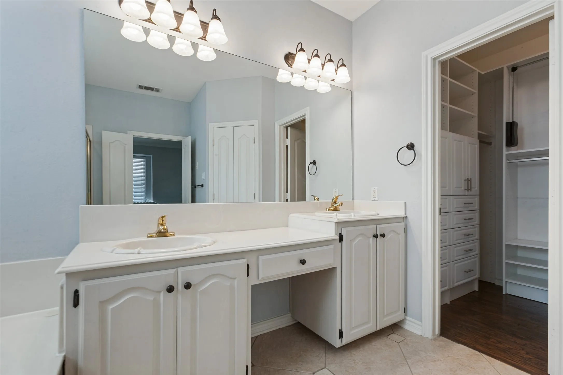 Single Family Residence For Sale in Collin County , 18803 Park Grove Lane, Dallas, Texas 75287, 3 Bedroom, 3 Bathroom, 2 Garage spaces, 2,158 Sqft, built in 1993, mls#21368096, Real Estate Agent in Dallas, Homes For Sale in Collin county, Homes For Sale in Dallas, Realtor in Dallas Texas, Real Estate Brokerage Independent Realty Texas, Luminita Cordes Realtor