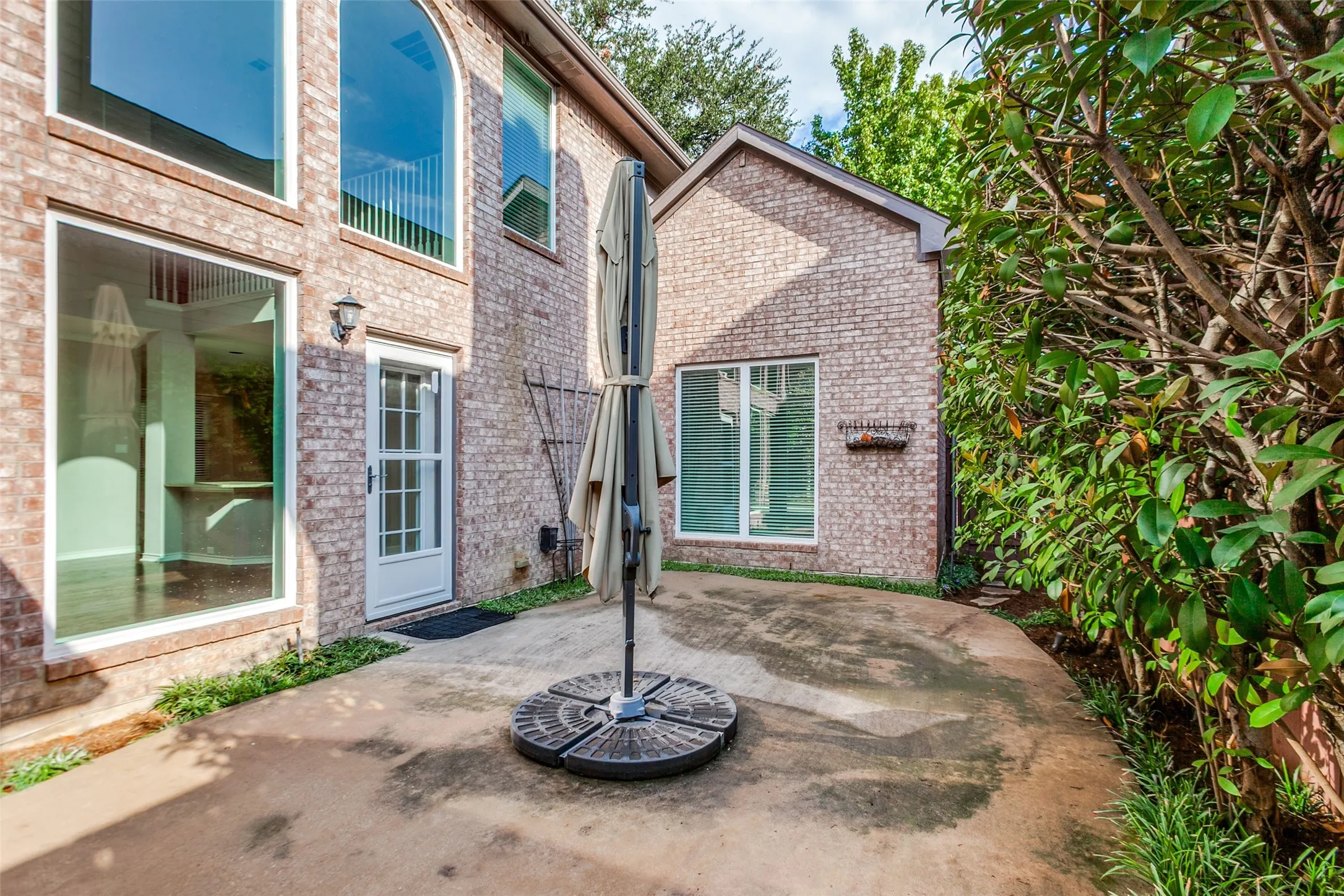 Single Family Residence For Sale in Collin County , 18803 Park Grove Lane, Dallas, Texas 75287, 3 Bedroom, 3 Bathroom, 2 Garage spaces, 2,158 Sqft, built in 1993, mls#21368096, Real Estate Agent in Dallas, Homes For Sale in Collin county, Homes For Sale in Dallas, Realtor in Dallas Texas, Real Estate Brokerage Independent Realty Texas, Luminita Cordes Realtor