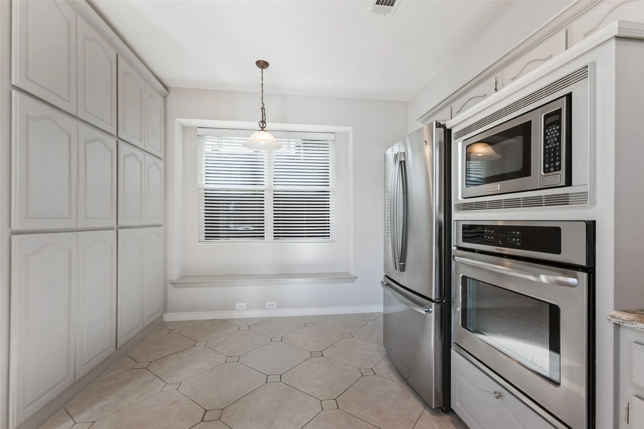 Single Family Residence For Sale in Collin County , 18803 Park Grove Lane, Dallas, Texas 75287, 3 Bedroom, 3 Bathroom, 2 Garage spaces, 2,158 Sqft, built in 1993, mls#21368096, Real Estate Agent in Dallas, Homes For Sale in Collin county, Homes For Sale in Dallas, Realtor in Dallas Texas, Real Estate Brokerage Independent Realty Texas, Luminita Cordes Realtor