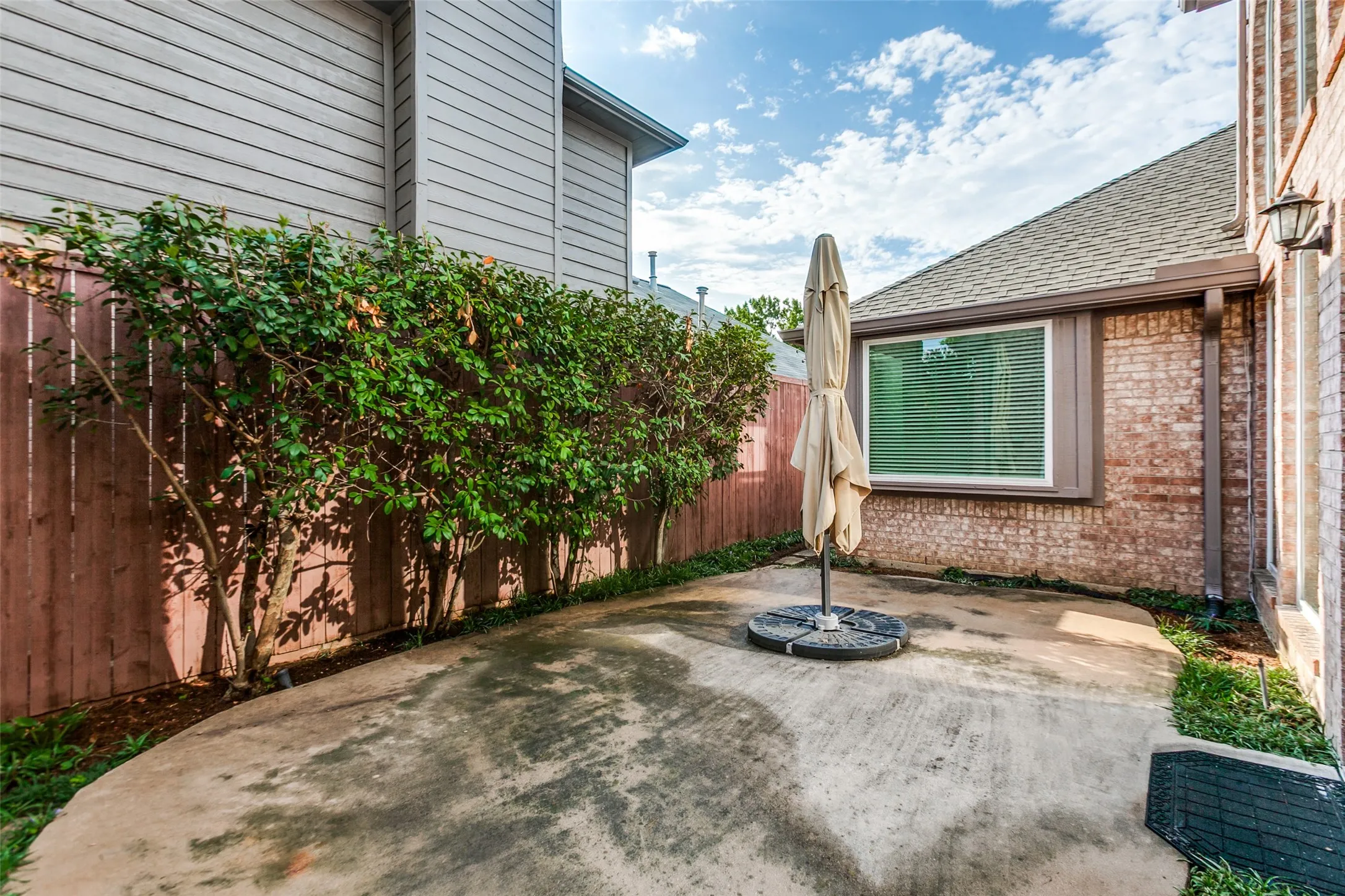 Single Family Residence For Sale in Collin County , 18803 Park Grove Lane, Dallas, Texas 75287, 3 Bedroom, 3 Bathroom, 2 Garage spaces, 2,158 Sqft, built in 1993, mls#21368096, Real Estate Agent in Dallas, Homes For Sale in Collin county, Homes For Sale in Dallas, Realtor in Dallas Texas, Real Estate Brokerage Independent Realty Texas, Luminita Cordes Realtor