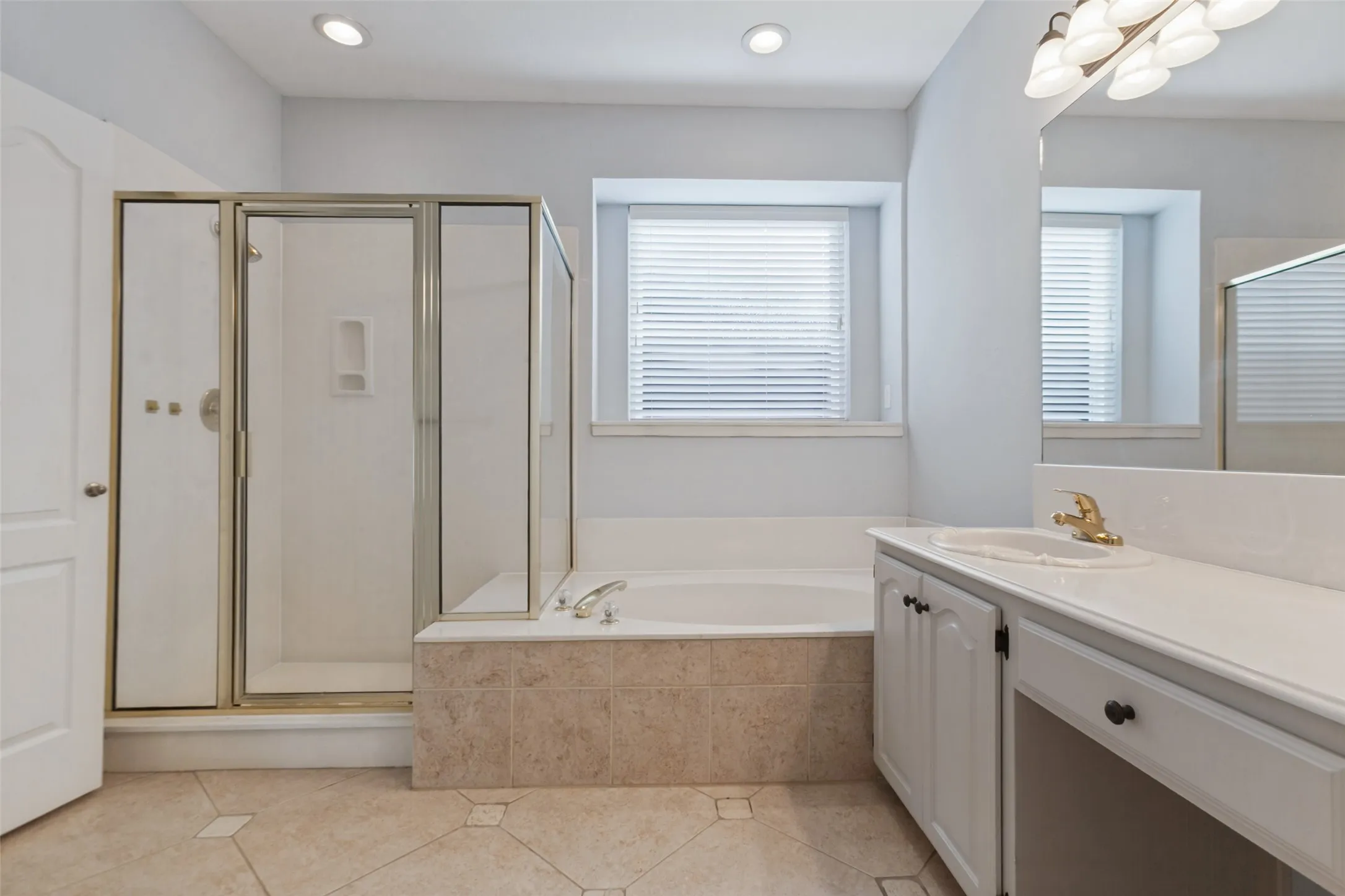 Single Family Residence For Sale in Collin County , 18803 Park Grove Lane, Dallas, Texas 75287, 3 Bedroom, 3 Bathroom, 2 Garage spaces, 2,158 Sqft, built in 1993, mls#21368096, Real Estate Agent in Dallas, Homes For Sale in Collin county, Homes For Sale in Dallas, Realtor in Dallas Texas, Real Estate Brokerage Independent Realty Texas, Luminita Cordes Realtor
