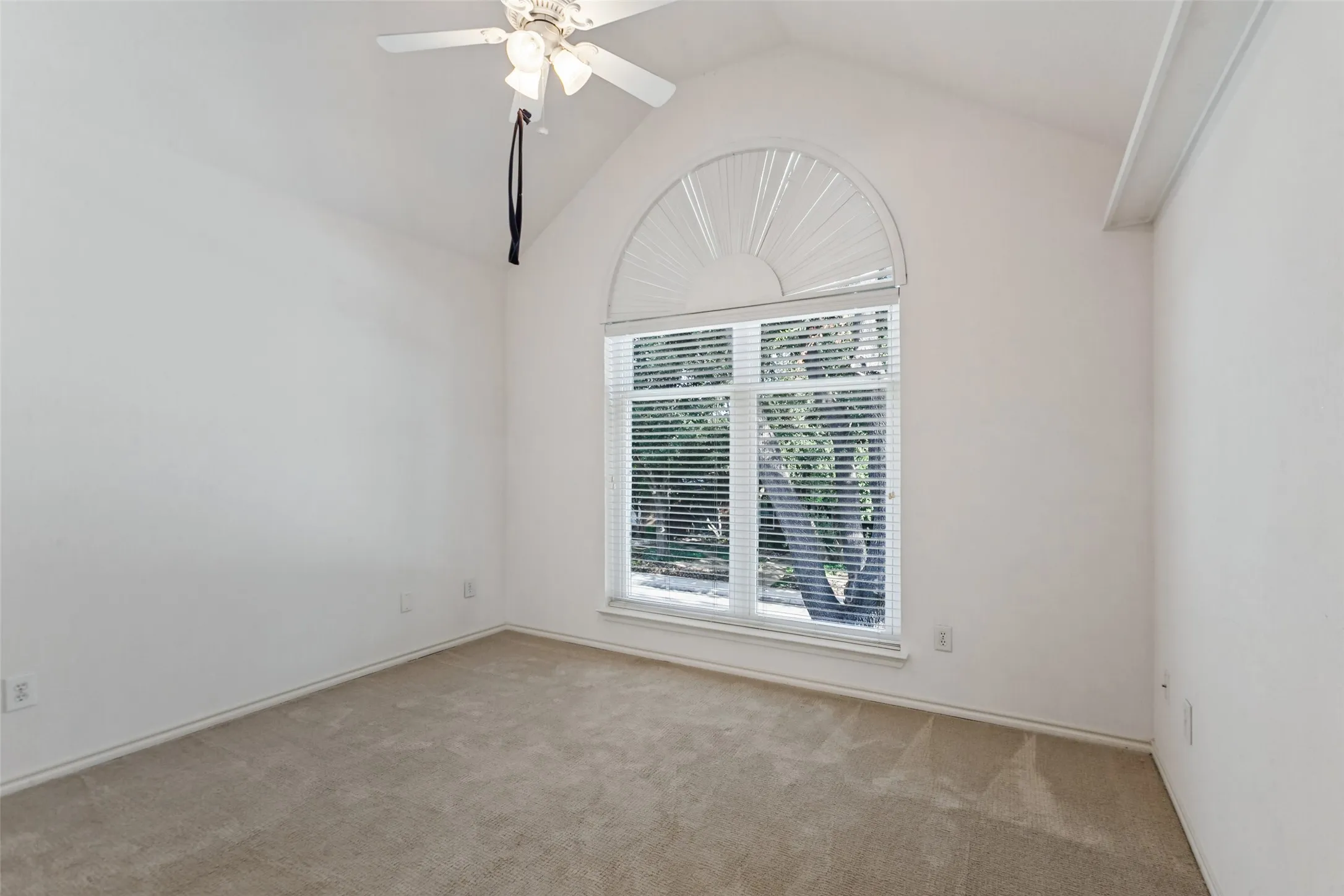 Single Family Residence For Sale in Collin County , 18803 Park Grove Lane, Dallas, Texas 75287, 3 Bedroom, 3 Bathroom, 2 Garage spaces, 2,158 Sqft, built in 1993, mls#21368096, Real Estate Agent in Dallas, Homes For Sale in Collin county, Homes For Sale in Dallas, Realtor in Dallas Texas, Real Estate Brokerage Independent Realty Texas, Luminita Cordes Realtor