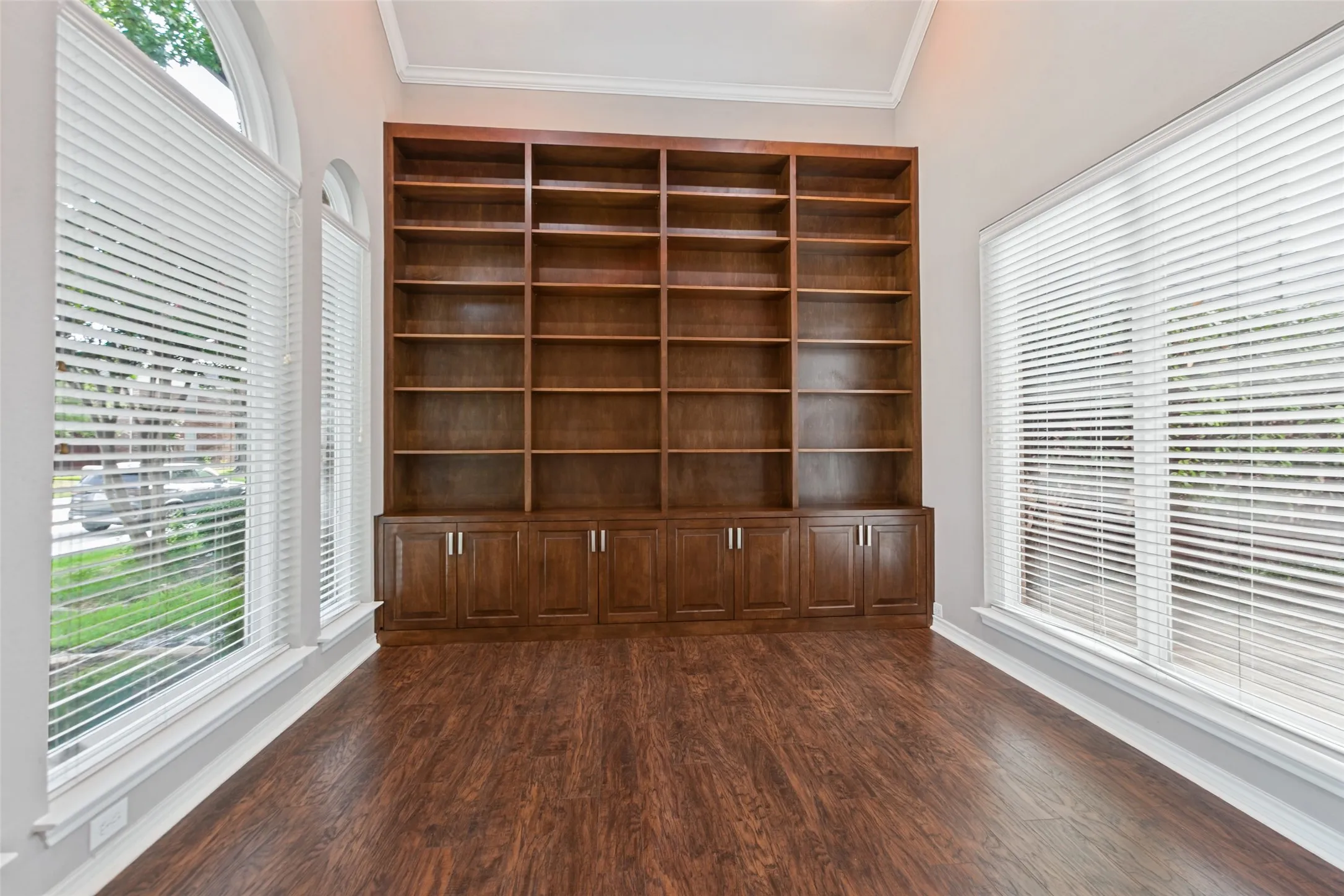 Single Family Residence For Sale in Collin County , 18803 Park Grove Lane, Dallas, Texas 75287, 3 Bedroom, 3 Bathroom, 2 Garage spaces, 2,158 Sqft, built in 1993, mls#21368096, Real Estate Agent in Dallas, Homes For Sale in Collin county, Homes For Sale in Dallas, Realtor in Dallas Texas, Real Estate Brokerage Independent Realty Texas, Luminita Cordes Realtor