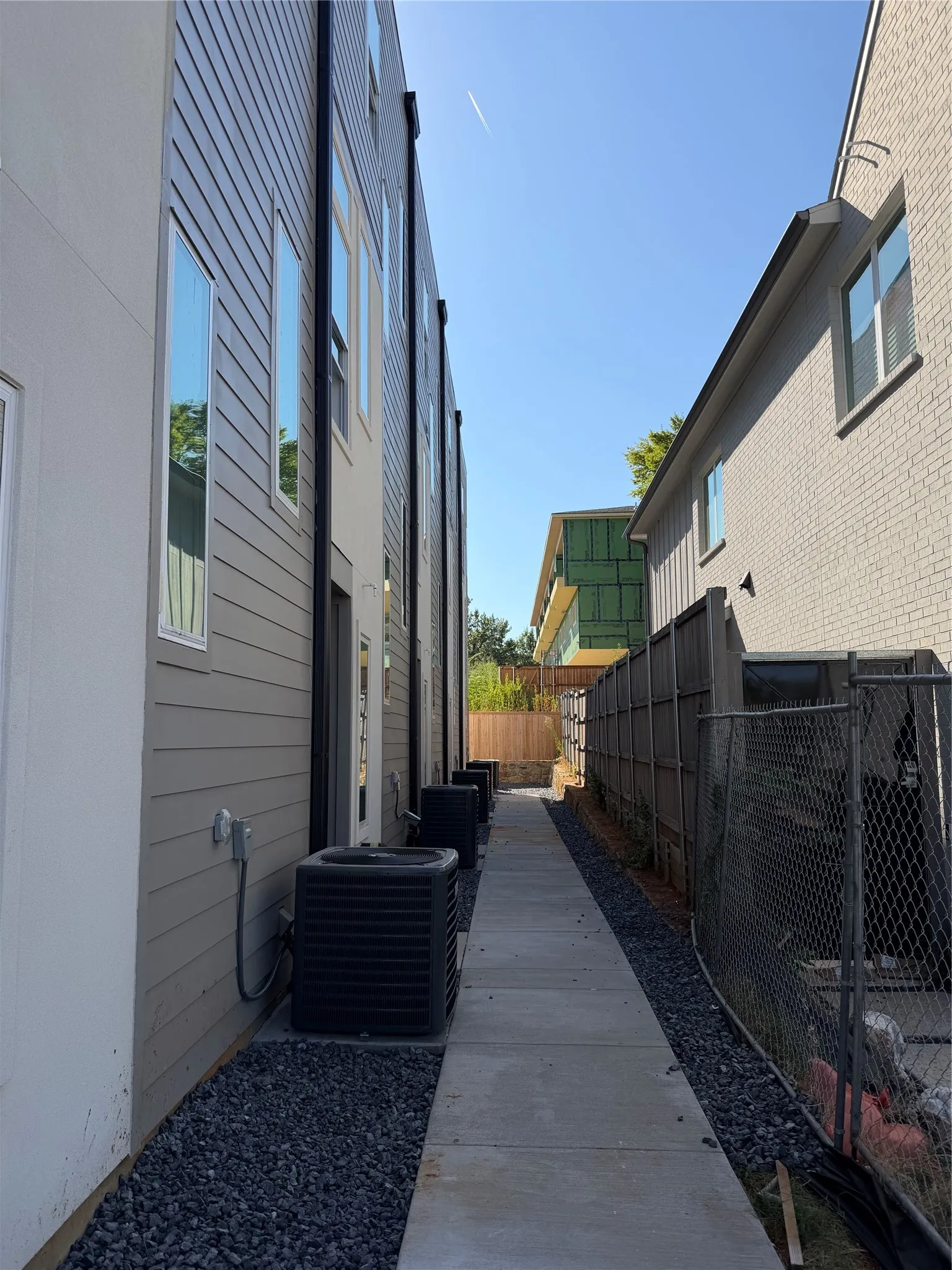 Townhouse For Rent in Dallas County , 2204 Lovedale Avenue 101, Dallas, Texas 75235, 2 Bedroom, 3 Bathroom, 2 Garage spaces, 1,524 Sqft, built in 2026, mls#21383828, Real Estate Agent in Dallas, Homes For Rent in Dallas county, Homes For Rent in Dallas, Realtor in Dallas Texas, Real Estate Brokerage Independent Realty Texas, Luminita Cordes Realtor