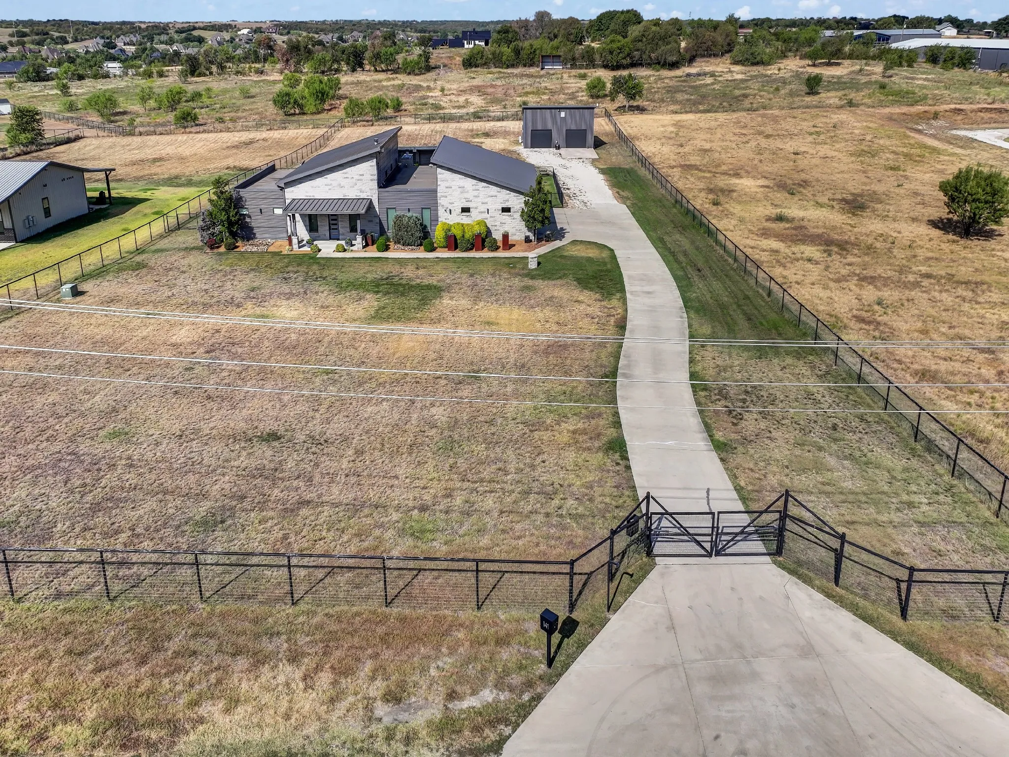 Single Family Residence For Sale in Parker County , 141 Savage Lane, Aledo, Texas 76008, 3 Bedroom, 4 Bathroom, 4 Garage spaces, 2,950 Sqft, built in 2017, mls#21385044, Real Estate Agent in Aledo, Homes For Sale in Parker county, Homes For Sale in Aledo, Realtor in Aledo Texas, Real Estate Brokerage Independent Realty Texas, Luminita Cordes Realtor