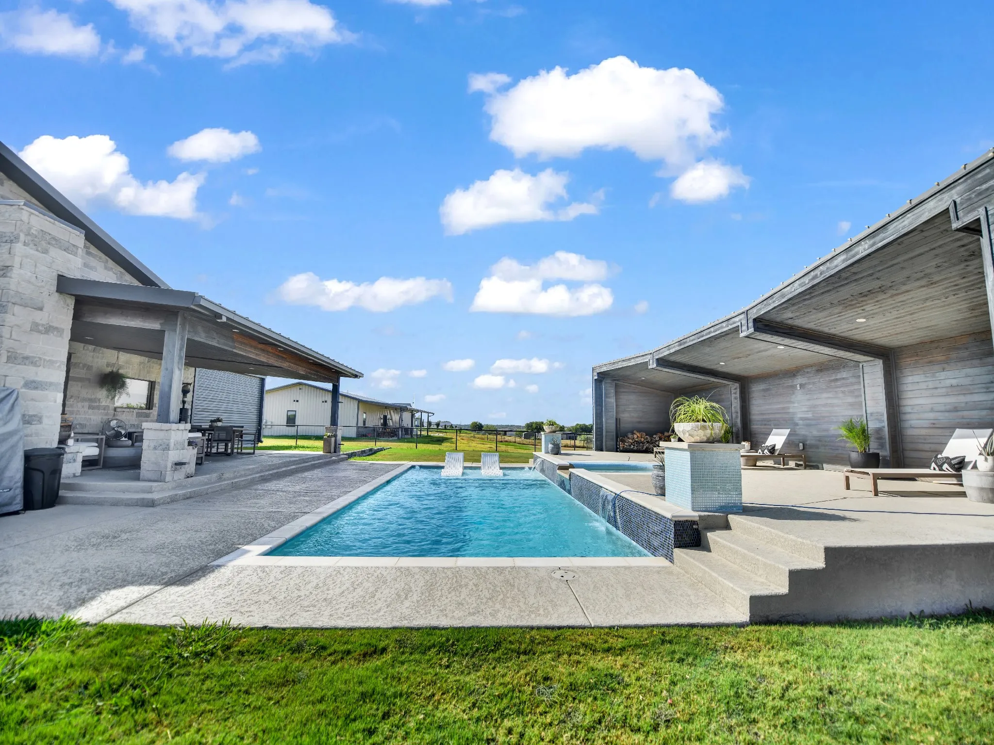 Single Family Residence For Sale in Parker County , 141 Savage Lane, Aledo, Texas 76008, 3 Bedroom, 4 Bathroom, 4 Garage spaces, 2,950 Sqft, built in 2017, mls#21385044, Real Estate Agent in Aledo, Homes For Sale in Parker county, Homes For Sale in Aledo, Realtor in Aledo Texas, Real Estate Brokerage Independent Realty Texas, Luminita Cordes Realtor