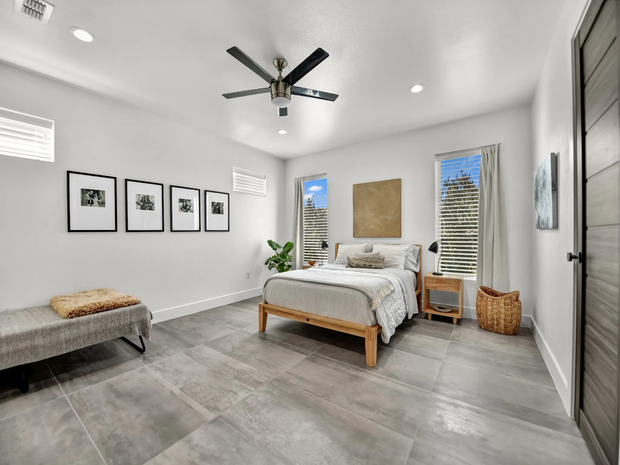 3rd bedroom with walkin closet