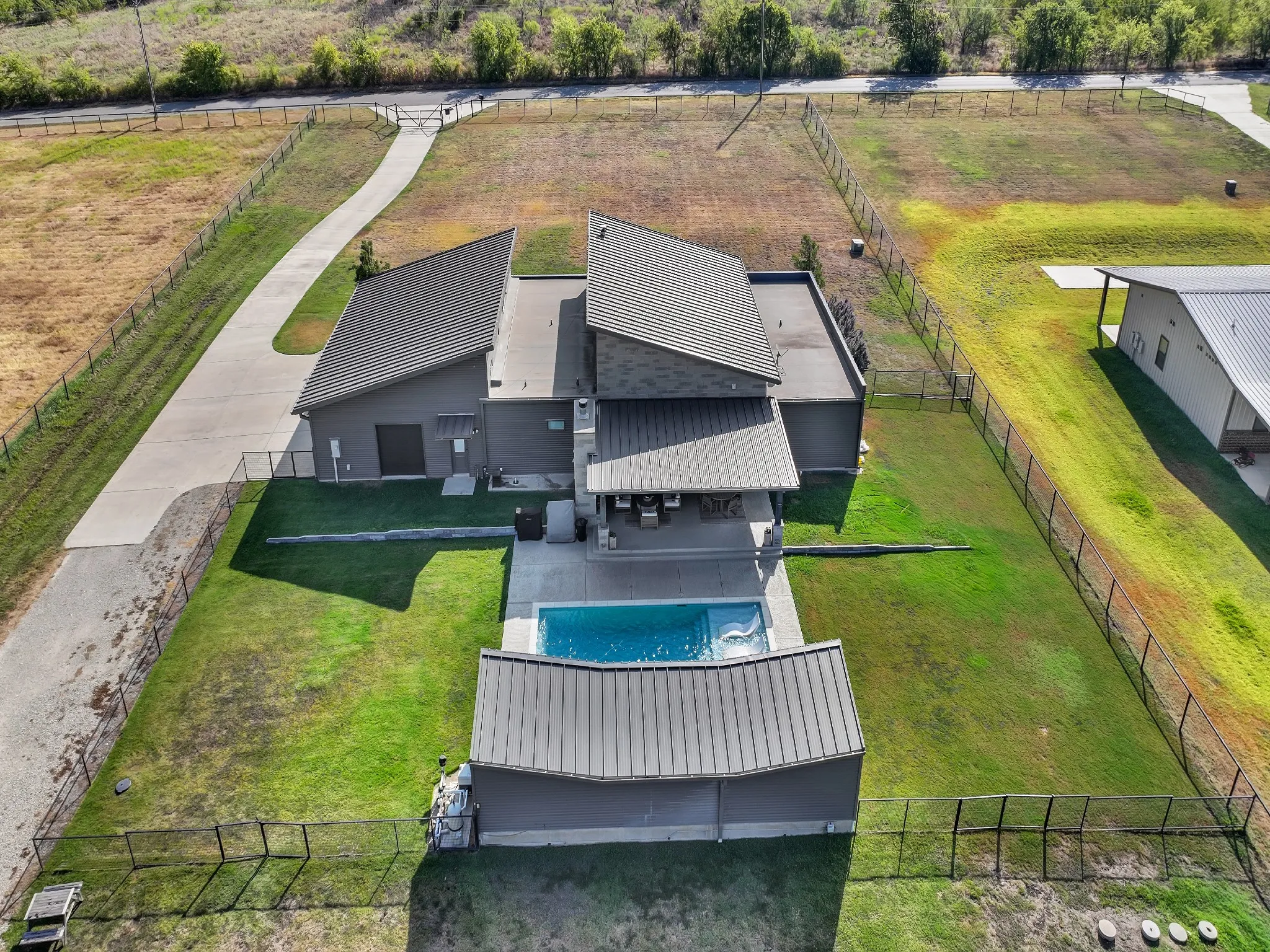 Single Family Residence For Sale in Parker County , 141 Savage Lane, Aledo, Texas 76008, 3 Bedroom, 4 Bathroom, 4 Garage spaces, 2,950 Sqft, built in 2017, mls#21385044, Real Estate Agent in Aledo, Homes For Sale in Parker county, Homes For Sale in Aledo, Realtor in Aledo Texas, Real Estate Brokerage Independent Realty Texas, Luminita Cordes Realtor