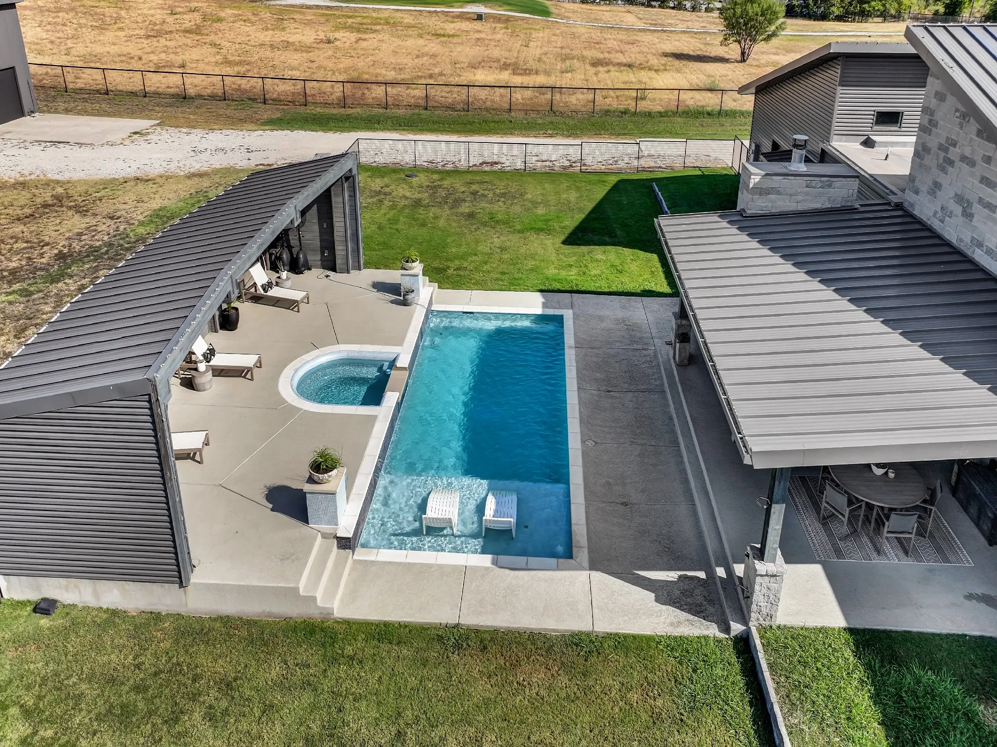Single Family Residence For Sale in Parker County , 141 Savage Lane, Aledo, Texas 76008, 3 Bedroom, 4 Bathroom, 4 Garage spaces, 2,950 Sqft, built in 2017, mls#21385044, Real Estate Agent in Aledo, Homes For Sale in Parker county, Homes For Sale in Aledo, Realtor in Aledo Texas, Real Estate Brokerage Independent Realty Texas, Luminita Cordes Realtor