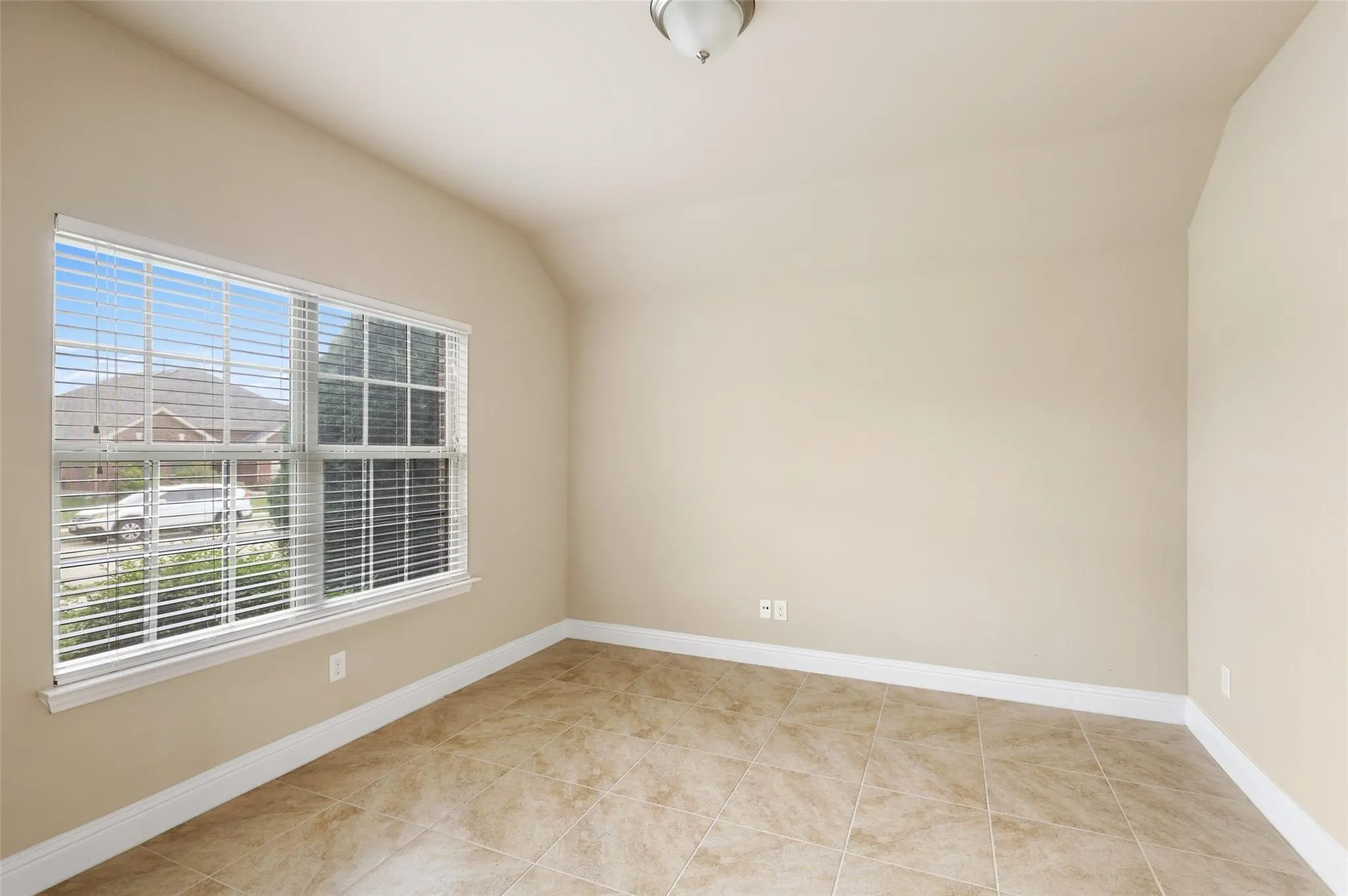 Single Family Residence For Rent in Denton County , 808 Kinghaven Drive, Little Elm, Texas 75068, 3 Bedroom, 2 Bathroom, 2 Garage spaces, 1,870 Sqft, built in 2016, mls#21385449, Real Estate Agent in Little Elm, Homes For Rent in Denton county, Homes For Rent in Little Elm, Realtor in Little Elm Texas, Real Estate Brokerage Independent Realty Texas, Luminita Cordes Realtor