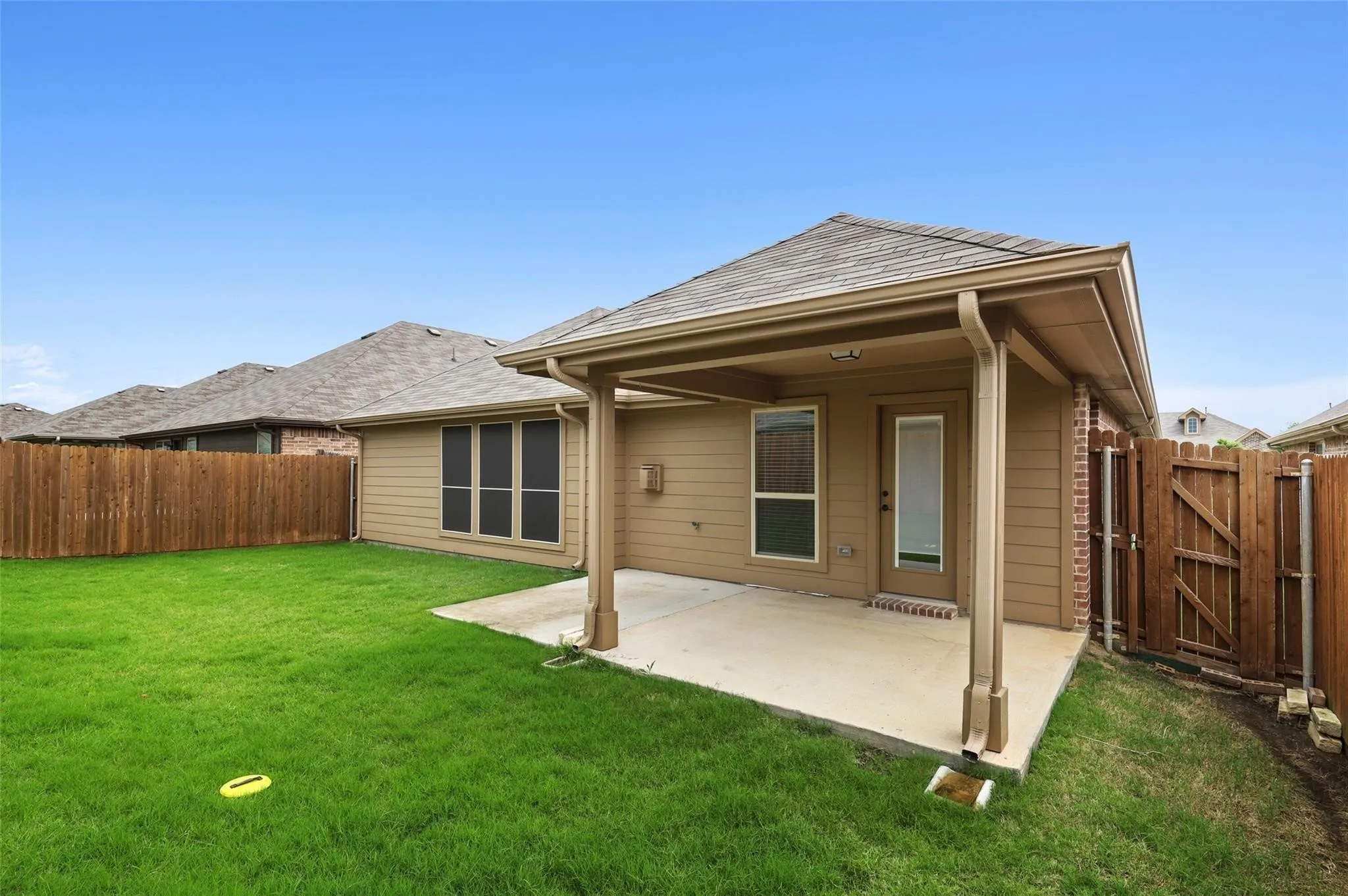 Single Family Residence For Rent in Denton County , 808 Kinghaven Drive, Little Elm, Texas 75068, 3 Bedroom, 2 Bathroom, 2 Garage spaces, 1,870 Sqft, built in 2016, mls#21385449, Real Estate Agent in Little Elm, Homes For Rent in Denton county, Homes For Rent in Little Elm, Realtor in Little Elm Texas, Real Estate Brokerage Independent Realty Texas, Luminita Cordes Realtor