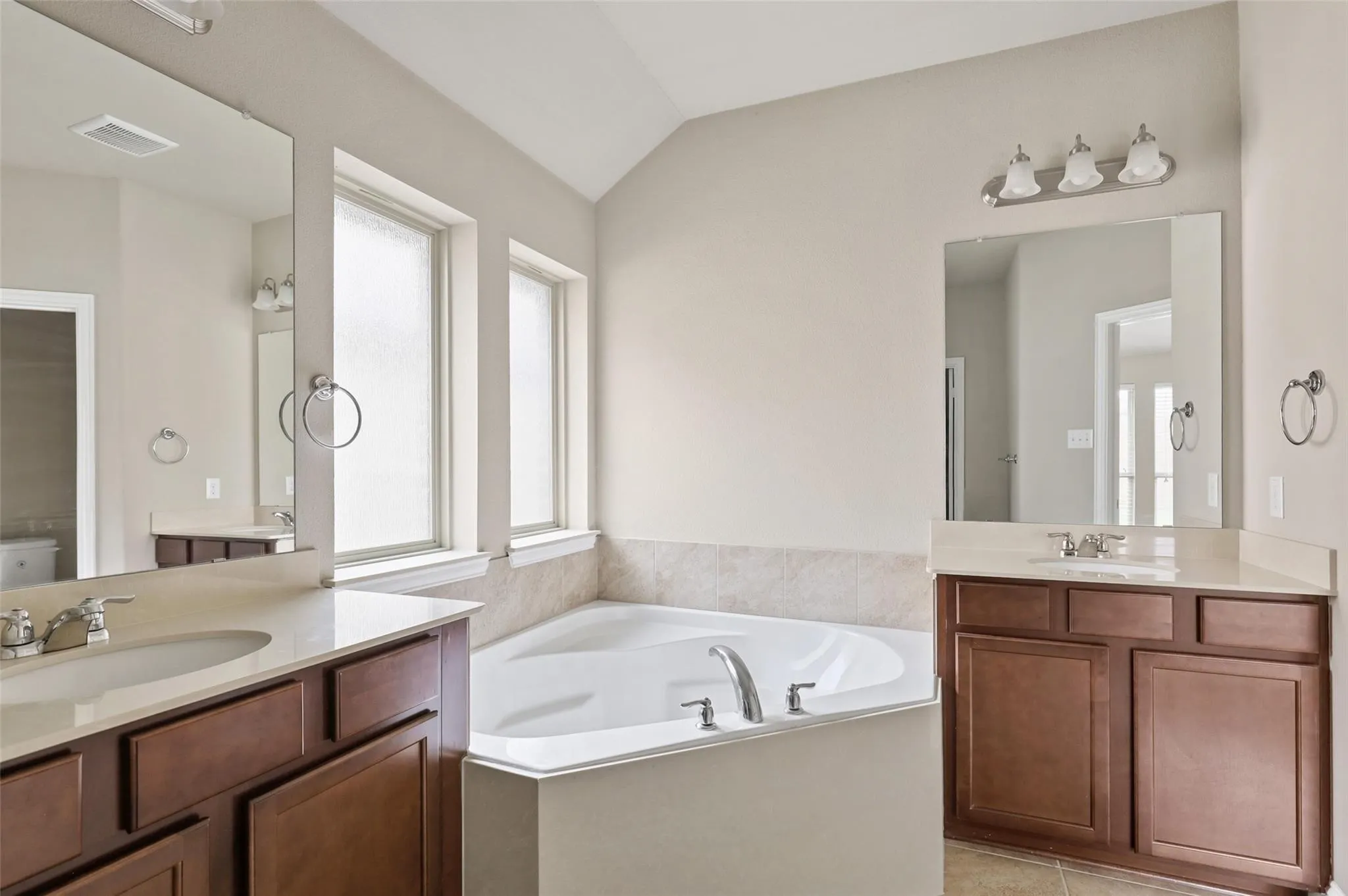 Single Family Residence For Rent in Denton County , 808 Kinghaven Drive, Little Elm, Texas 75068, 3 Bedroom, 2 Bathroom, 2 Garage spaces, 1,870 Sqft, built in 2016, mls#21385449, Real Estate Agent in Little Elm, Homes For Rent in Denton county, Homes For Rent in Little Elm, Realtor in Little Elm Texas, Real Estate Brokerage Independent Realty Texas, Luminita Cordes Realtor