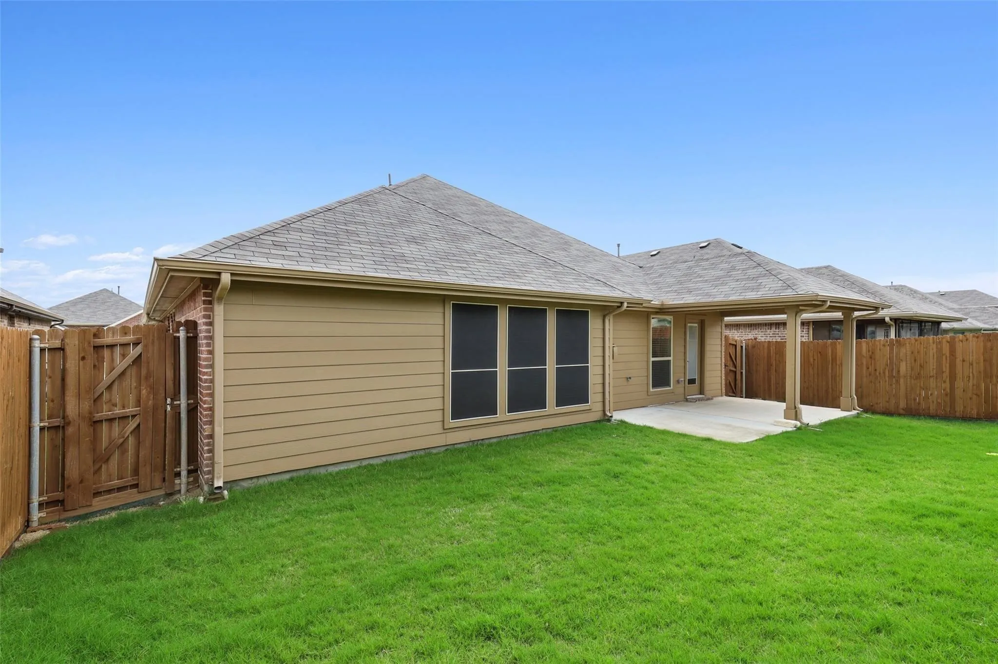 Single Family Residence For Rent in Denton County , 808 Kinghaven Drive, Little Elm, Texas 75068, 3 Bedroom, 2 Bathroom, 2 Garage spaces, 1,870 Sqft, built in 2016, mls#21385449, Real Estate Agent in Little Elm, Homes For Rent in Denton county, Homes For Rent in Little Elm, Realtor in Little Elm Texas, Real Estate Brokerage Independent Realty Texas, Luminita Cordes Realtor