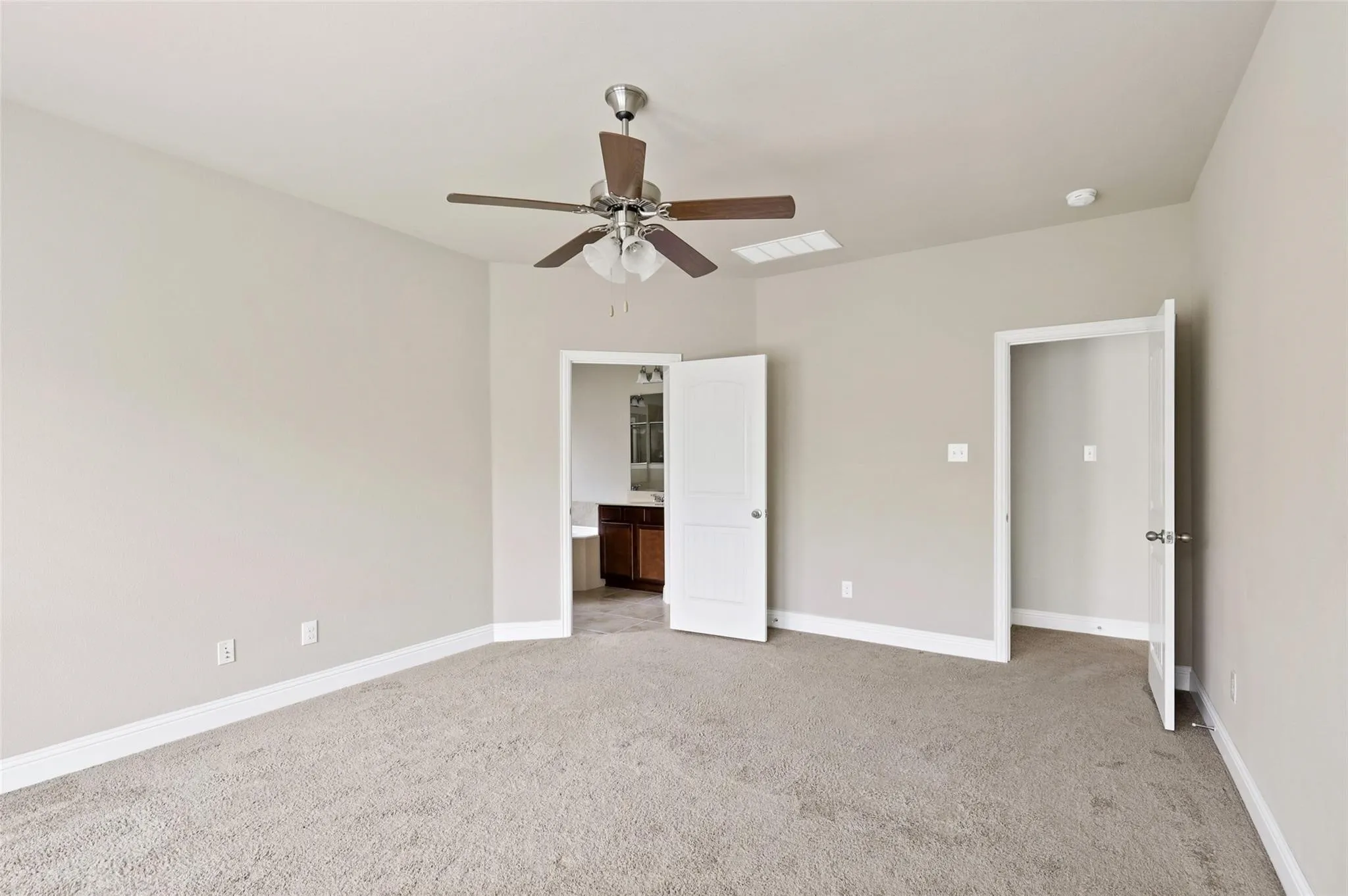 Single Family Residence For Rent in Denton County , 808 Kinghaven Drive, Little Elm, Texas 75068, 3 Bedroom, 2 Bathroom, 2 Garage spaces, 1,870 Sqft, built in 2016, mls#21385449, Real Estate Agent in Little Elm, Homes For Rent in Denton county, Homes For Rent in Little Elm, Realtor in Little Elm Texas, Real Estate Brokerage Independent Realty Texas, Luminita Cordes Realtor