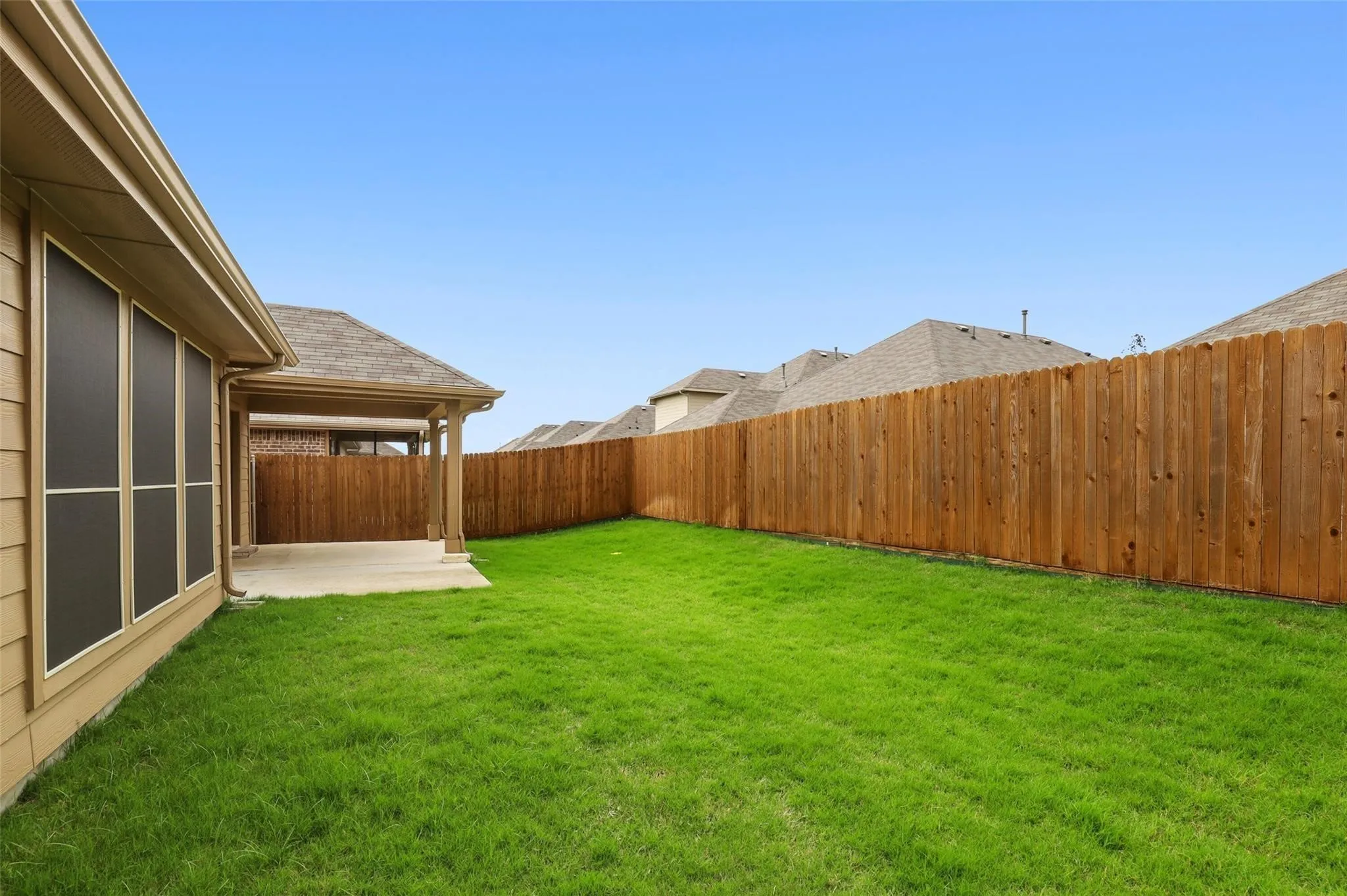 Single Family Residence For Rent in Denton County , 808 Kinghaven Drive, Little Elm, Texas 75068, 3 Bedroom, 2 Bathroom, 2 Garage spaces, 1,870 Sqft, built in 2016, mls#21385449, Real Estate Agent in Little Elm, Homes For Rent in Denton county, Homes For Rent in Little Elm, Realtor in Little Elm Texas, Real Estate Brokerage Independent Realty Texas, Luminita Cordes Realtor