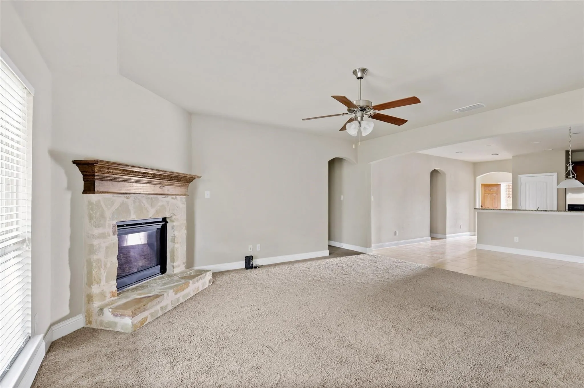Single Family Residence For Rent in Denton County , 808 Kinghaven Drive, Little Elm, Texas 75068, 3 Bedroom, 2 Bathroom, 2 Garage spaces, 1,870 Sqft, built in 2016, mls#21385449, Real Estate Agent in Little Elm, Homes For Rent in Denton county, Homes For Rent in Little Elm, Realtor in Little Elm Texas, Real Estate Brokerage Independent Realty Texas, Luminita Cordes Realtor