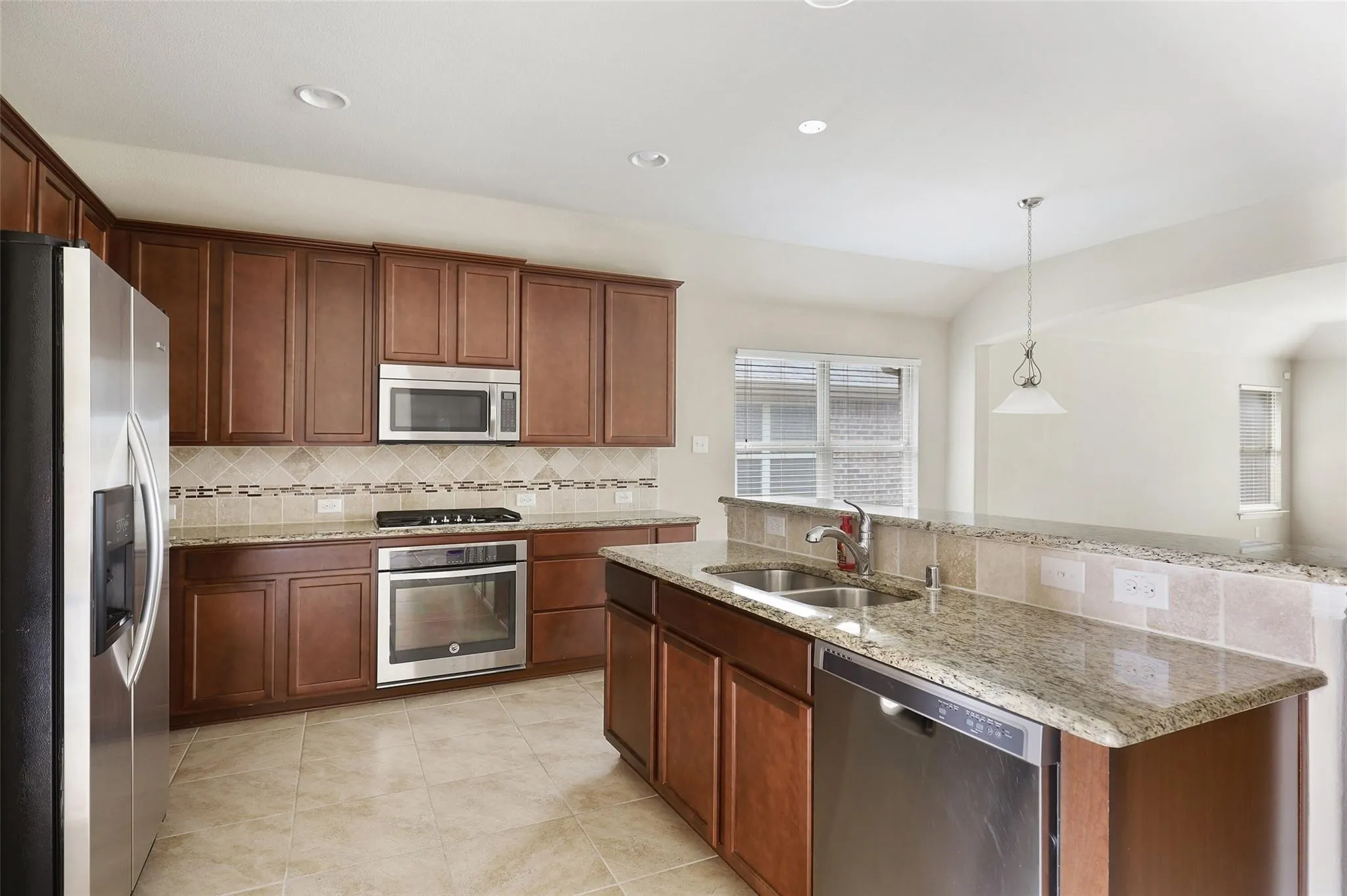 Single Family Residence For Rent in Denton County , 808 Kinghaven Drive, Little Elm, Texas 75068, 3 Bedroom, 2 Bathroom, 2 Garage spaces, 1,870 Sqft, built in 2016, mls#21385449, Real Estate Agent in Little Elm, Homes For Rent in Denton county, Homes For Rent in Little Elm, Realtor in Little Elm Texas, Real Estate Brokerage Independent Realty Texas, Luminita Cordes Realtor