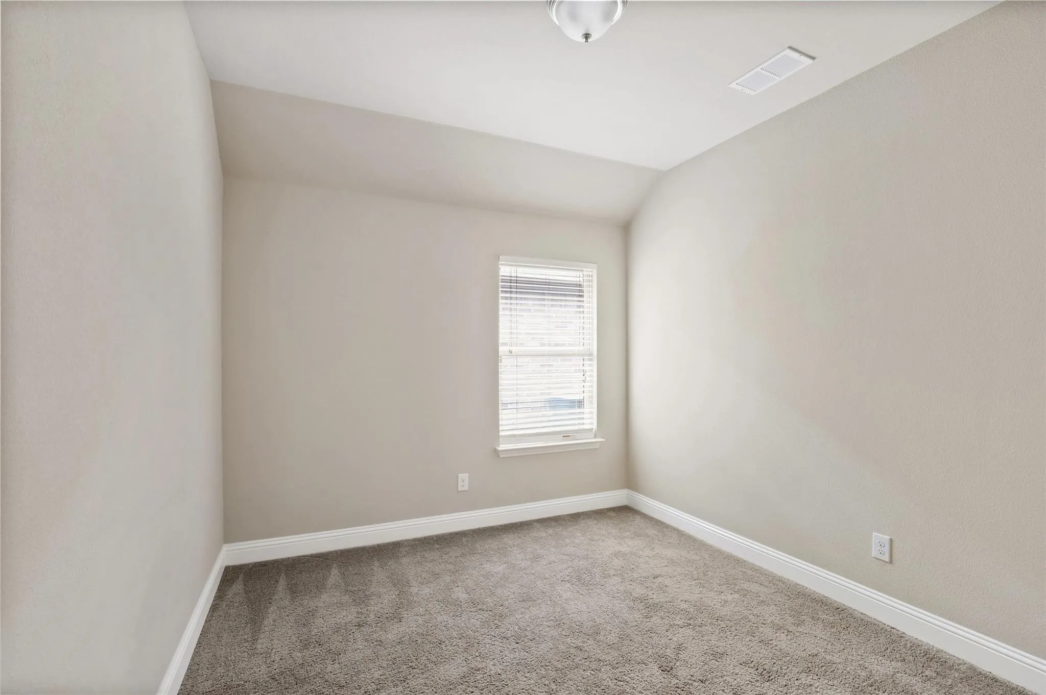 Single Family Residence For Rent in Denton County , 808 Kinghaven Drive, Little Elm, Texas 75068, 3 Bedroom, 2 Bathroom, 2 Garage spaces, 1,870 Sqft, built in 2016, mls#21385449, Real Estate Agent in Little Elm, Homes For Rent in Denton county, Homes For Rent in Little Elm, Realtor in Little Elm Texas, Real Estate Brokerage Independent Realty Texas, Luminita Cordes Realtor
