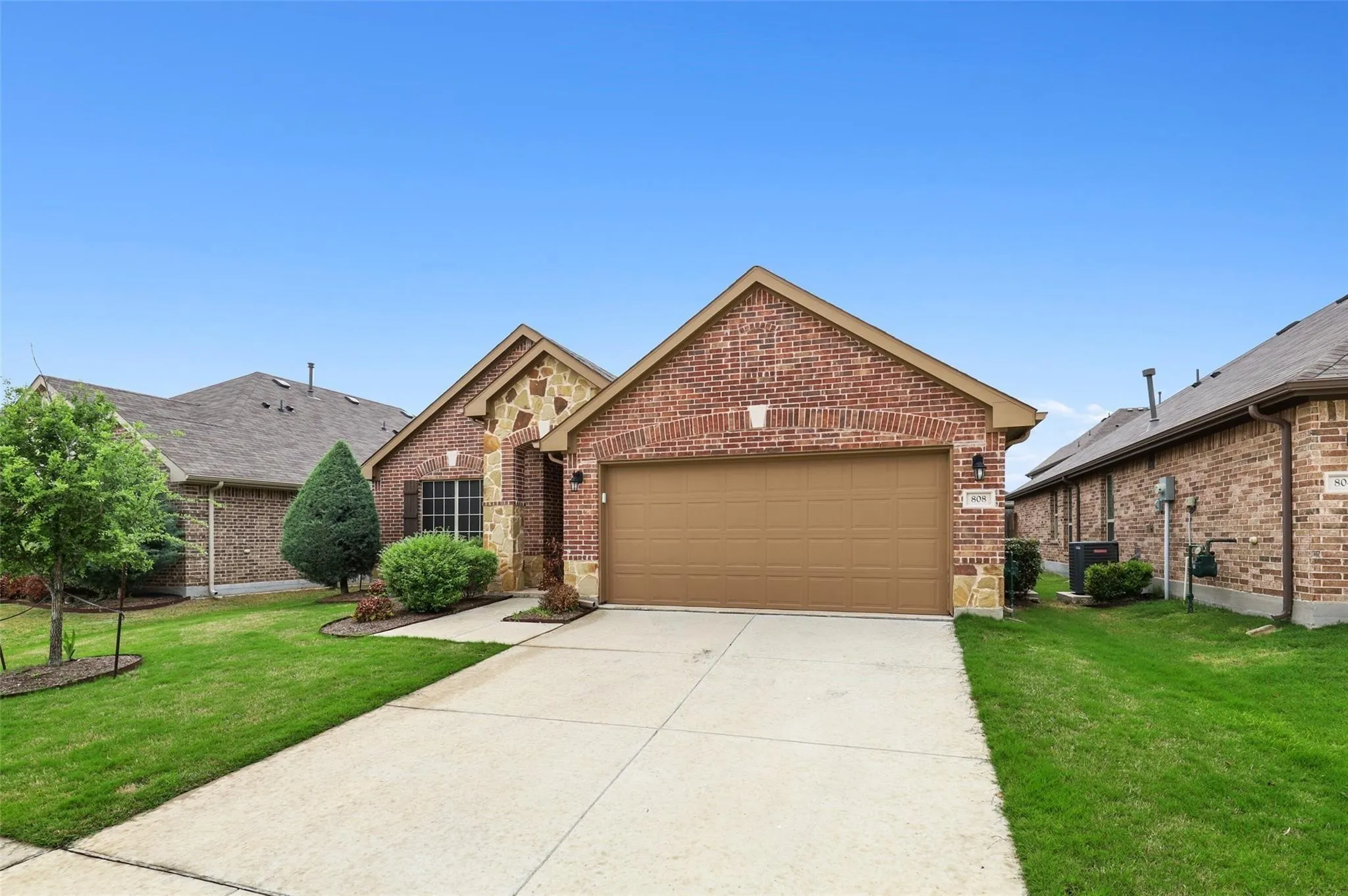Single Family Residence For Rent in Denton County , 808 Kinghaven Drive, Little Elm, Texas 75068, 3 Bedroom, 2 Bathroom, 2 Garage spaces, 1,870 Sqft, built in 2016, mls#21385449, Real Estate Agent in Little Elm, Homes For Rent in Denton county, Homes For Rent in Little Elm, Realtor in Little Elm Texas, Real Estate Brokerage Independent Realty Texas, Luminita Cordes Realtor