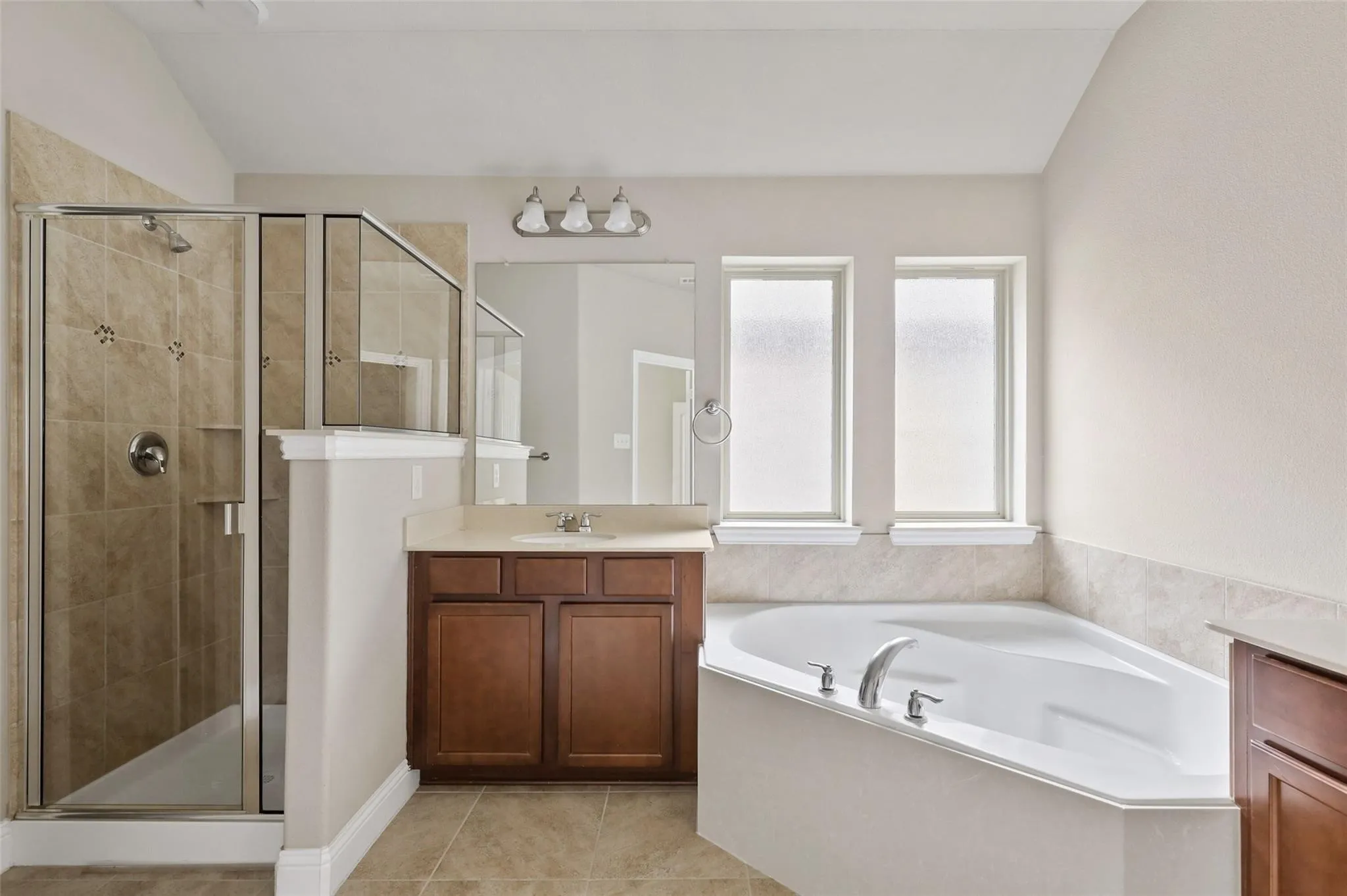 Single Family Residence For Rent in Denton County , 808 Kinghaven Drive, Little Elm, Texas 75068, 3 Bedroom, 2 Bathroom, 2 Garage spaces, 1,870 Sqft, built in 2016, mls#21385449, Real Estate Agent in Little Elm, Homes For Rent in Denton county, Homes For Rent in Little Elm, Realtor in Little Elm Texas, Real Estate Brokerage Independent Realty Texas, Luminita Cordes Realtor