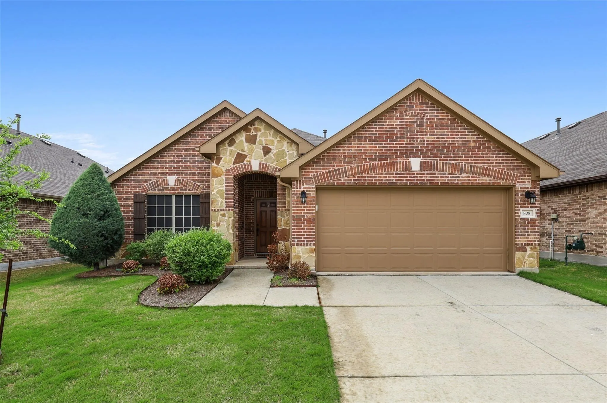 Single Family Residence For Rent in Denton County , 808 Kinghaven Drive, Little Elm, Texas 75068, 3 Bedroom, 2 Bathroom, 2 Garage spaces, 1,870 Sqft, built in 2016, mls#21385449, Real Estate Agent in Little Elm, Homes For Rent in Denton county, Homes For Rent in Little Elm, Realtor in Little Elm Texas, Real Estate Brokerage Independent Realty Texas, Luminita Cordes Realtor