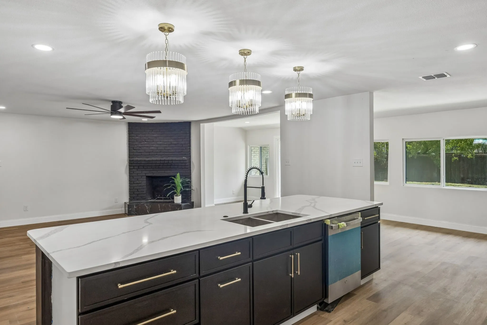 Single Family Residence For Sale in Dallas County , 3216 Rotan Lane, Dallas, Texas 75229, 4 Bedroom, 3 Bathroom, 2 Garage spaces, 2,429 Sqft, built in 1967, mls#21383577, Real Estate Agent in Dallas, Homes For Sale in Dallas county, Homes For Sale in Dallas, Realtor in Dallas Texas, Real Estate Brokerage Independent Realty Texas, Luminita Cordes Realtor