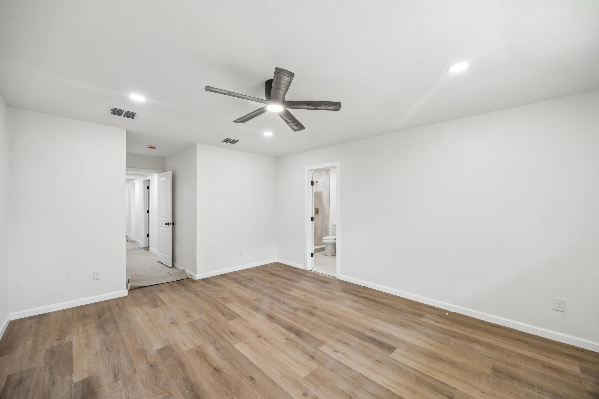 Single Family Residence For Sale in Dallas County , 3216 Rotan Lane, Dallas, Texas 75229, 4 Bedroom, 3 Bathroom, 2 Garage spaces, 2,429 Sqft, built in 1967, mls#21383577, Real Estate Agent in Dallas, Homes For Sale in Dallas county, Homes For Sale in Dallas, Realtor in Dallas Texas, Real Estate Brokerage Independent Realty Texas, Luminita Cordes Realtor
