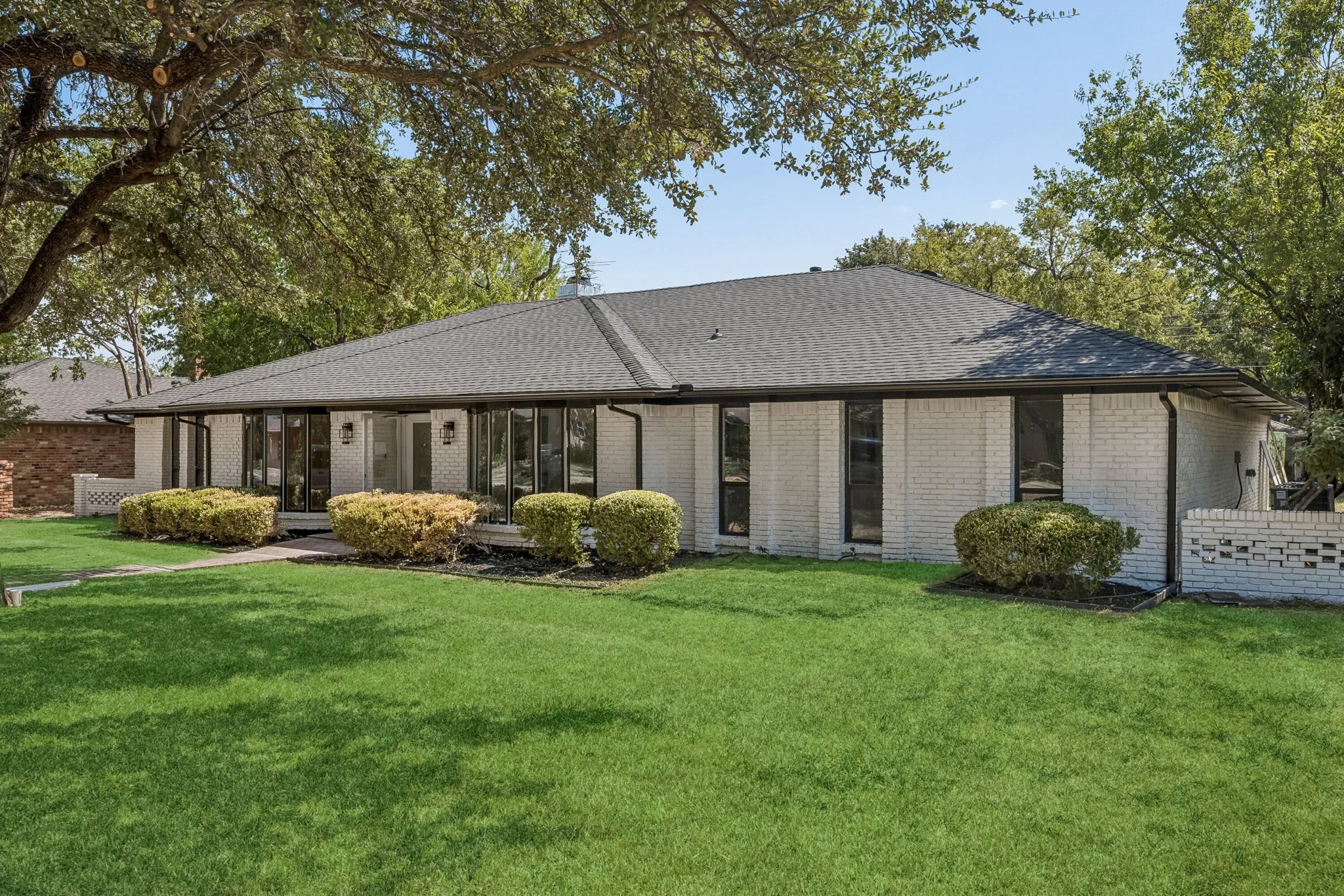 Single Family Residence For Sale in Dallas County , 3216 Rotan Lane, Dallas, Texas 75229, 4 Bedroom, 3 Bathroom, 2 Garage spaces, 2,429 Sqft, built in 1967, mls#21383577, Real Estate Agent in Dallas, Homes For Sale in Dallas county, Homes For Sale in Dallas, Realtor in Dallas Texas, Real Estate Brokerage Independent Realty Texas, Luminita Cordes Realtor