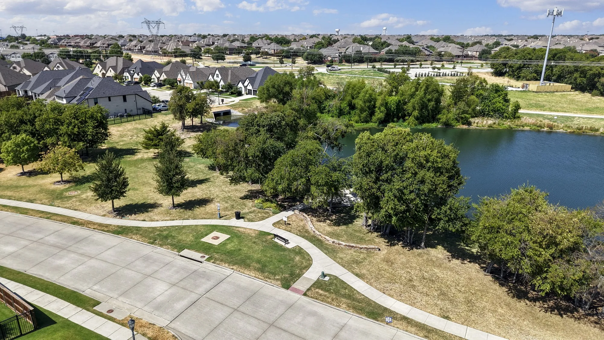 Single Family Residence For Sale in Collin County , 751 Dover Drive, Prosper, Texas 75078, 4 Bedroom, 4 Bathroom, 3 Garage spaces, 2,808 Sqft, built in 2018, mls#21382639, Real Estate Agent in Prosper, Homes For Sale in Collin county, Homes For Sale in Prosper, Realtor in Prosper Texas, Real Estate Brokerage Independent Realty Texas, Luminita Cordes Realtor