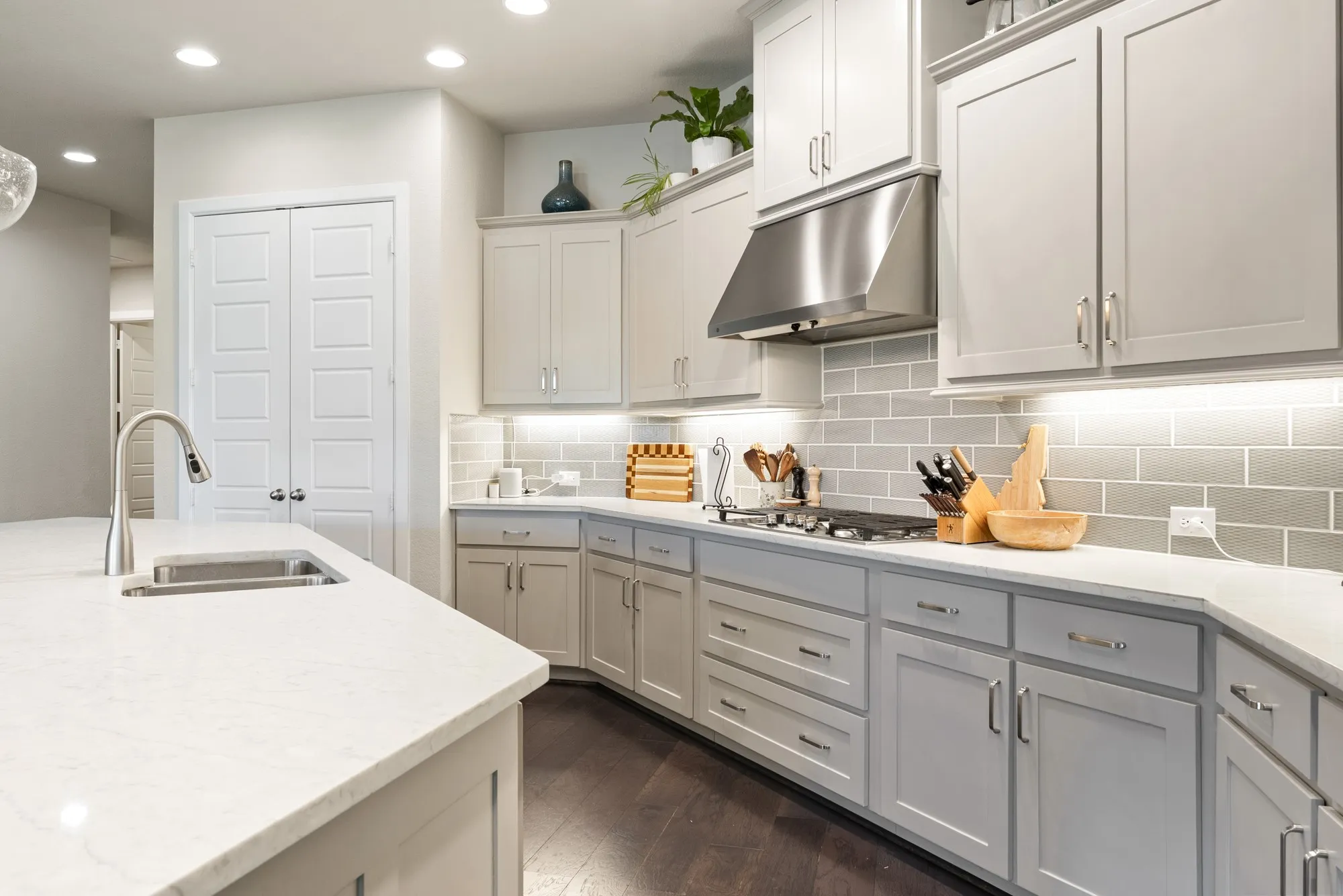 Single Family Residence For Sale in Collin County , 751 Dover Drive, Prosper, Texas 75078, 4 Bedroom, 4 Bathroom, 3 Garage spaces, 2,808 Sqft, built in 2018, mls#21382639, Real Estate Agent in Prosper, Homes For Sale in Collin county, Homes For Sale in Prosper, Realtor in Prosper Texas, Real Estate Brokerage Independent Realty Texas, Luminita Cordes Realtor