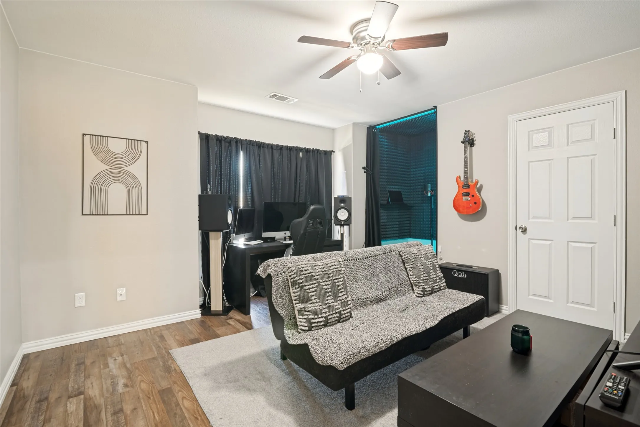 Single Family Residence For Sale in Kaufman County , 105 Mitchell Circle, Terrell, Texas 75160, 3 Bedroom, 2 Bathroom, 2 Garage spaces, 1,893 Sqft, built in 2021, mls#21385164, Real Estate Agent in Terrell, Homes For Sale in Kaufman county, Homes For Sale in Terrell, Realtor in Terrell Texas, Real Estate Brokerage Independent Realty Texas, Luminita Cordes Realtor