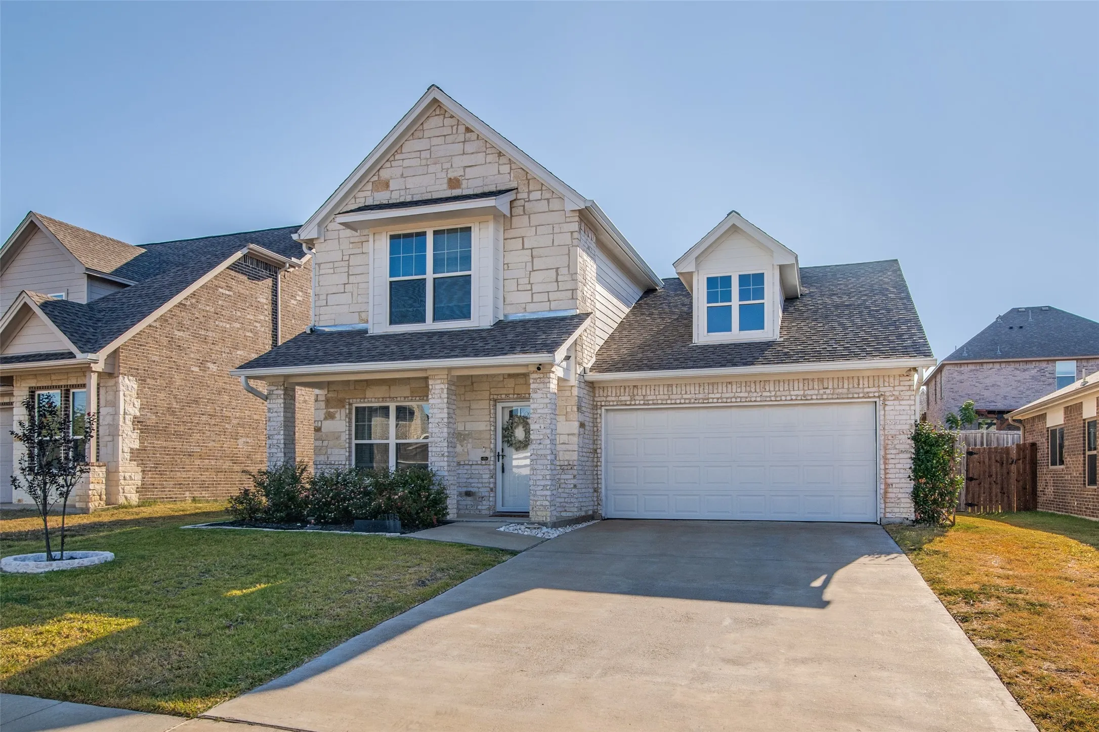 Single Family Residence For Sale in Kaufman County , 105 Mitchell Circle, Terrell, Texas 75160, 3 Bedroom, 2 Bathroom, 2 Garage spaces, 1,893 Sqft, built in 2021, mls#21385164, Real Estate Agent in Terrell, Homes For Sale in Kaufman county, Homes For Sale in Terrell, Realtor in Terrell Texas, Real Estate Brokerage Independent Realty Texas, Luminita Cordes Realtor