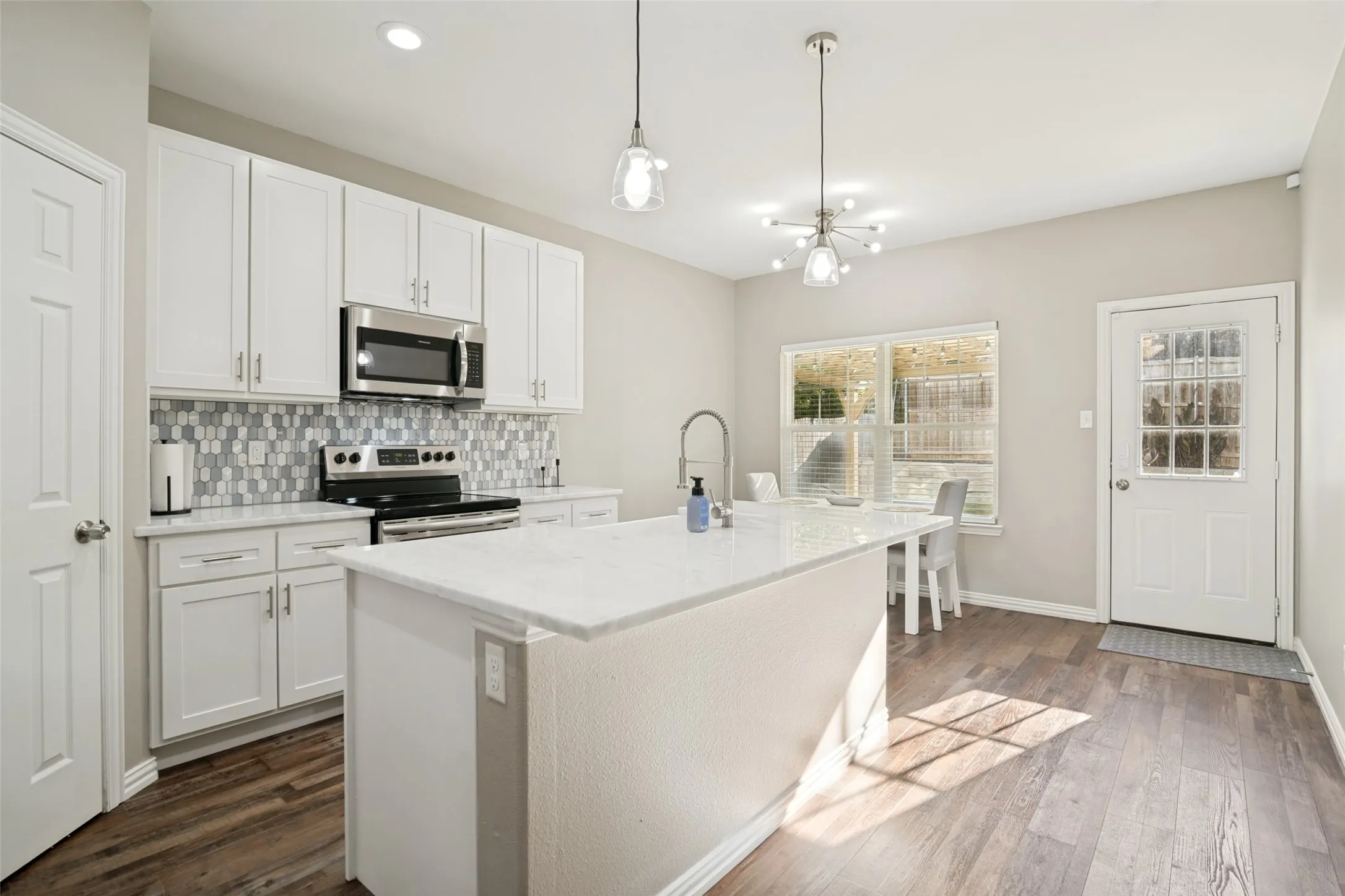 Single Family Residence For Sale in Kaufman County , 105 Mitchell Circle, Terrell, Texas 75160, 3 Bedroom, 2 Bathroom, 2 Garage spaces, 1,893 Sqft, built in 2021, mls#21385164, Real Estate Agent in Terrell, Homes For Sale in Kaufman county, Homes For Sale in Terrell, Realtor in Terrell Texas, Real Estate Brokerage Independent Realty Texas, Luminita Cordes Realtor
