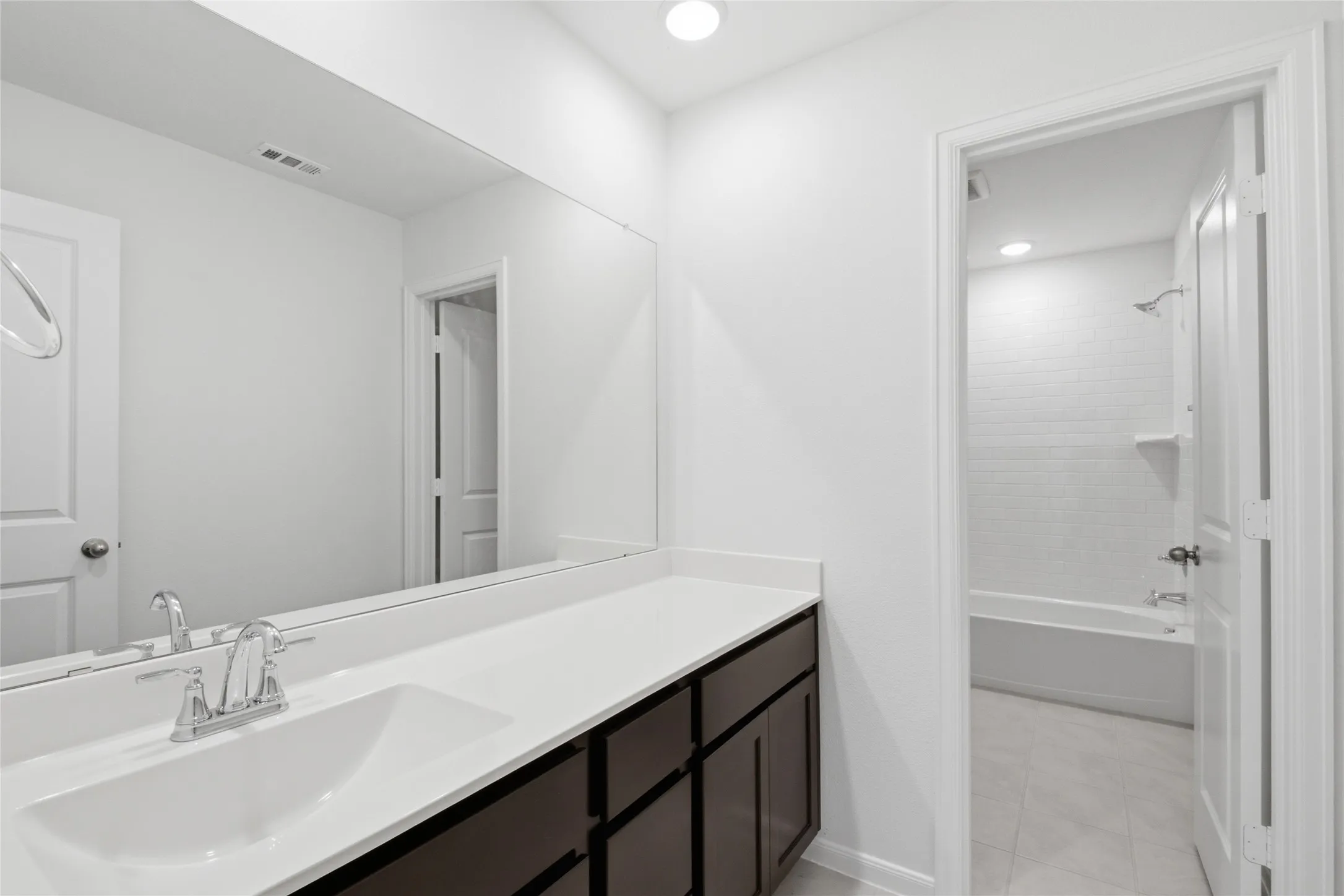 Single Family Residence For Rent in Collin County , 5108 Noland Drive, Princeton, Texas 75071, 5 Bedroom, 4 Bathroom, 2 Garage spaces, 3,550 Sqft, built in 2025, mls#21385387, Real Estate Agent in Princeton, Homes For Rent in Collin county, Homes For Rent in Princeton, Realtor in Princeton Texas, Real Estate Brokerage Independent Realty Texas, Luminita Cordes Realtor
