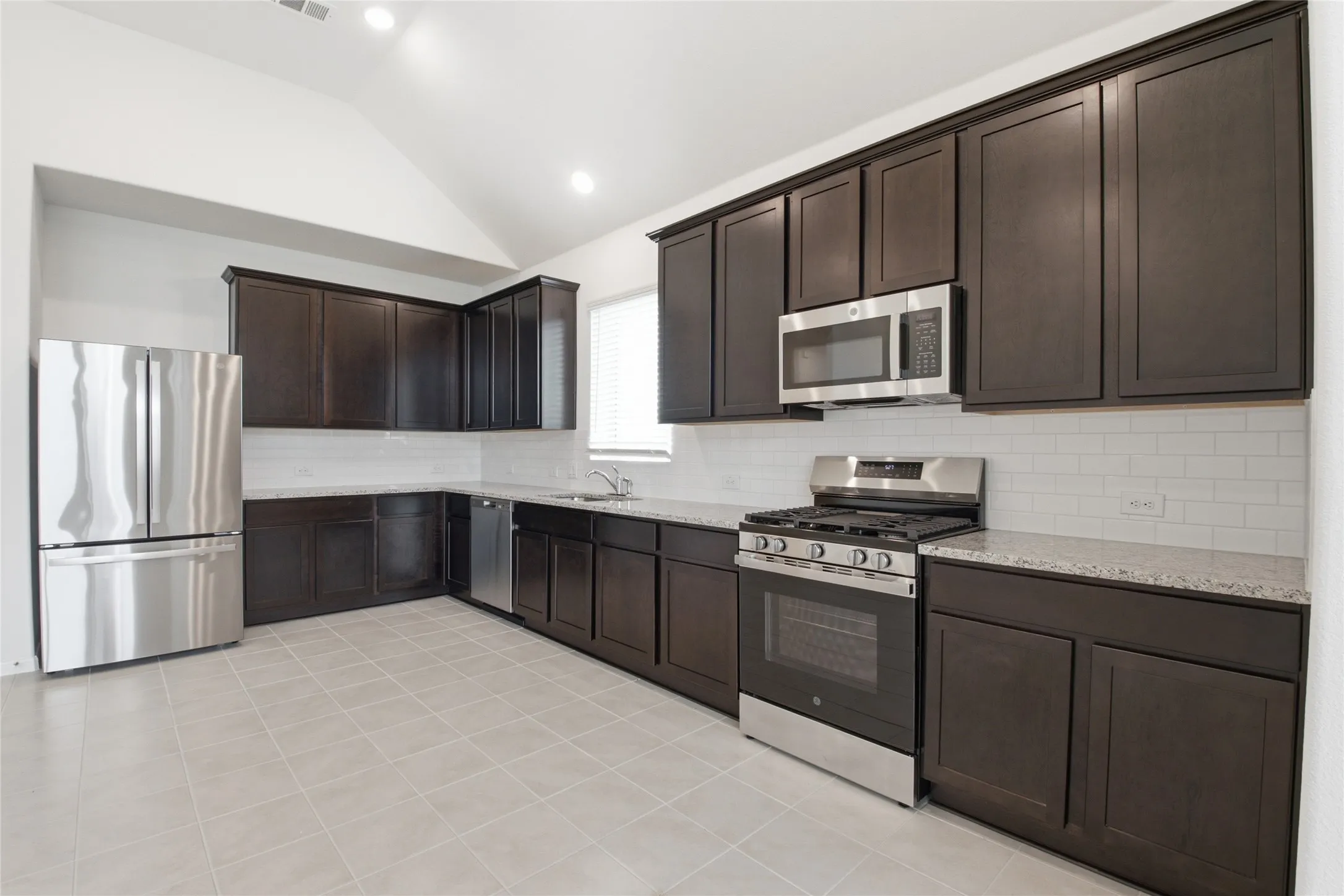 Single Family Residence For Rent in Collin County , 5108 Noland Drive, Princeton, Texas 75071, 5 Bedroom, 4 Bathroom, 2 Garage spaces, 3,550 Sqft, built in 2025, mls#21385387, Real Estate Agent in Princeton, Homes For Rent in Collin county, Homes For Rent in Princeton, Realtor in Princeton Texas, Real Estate Brokerage Independent Realty Texas, Luminita Cordes Realtor