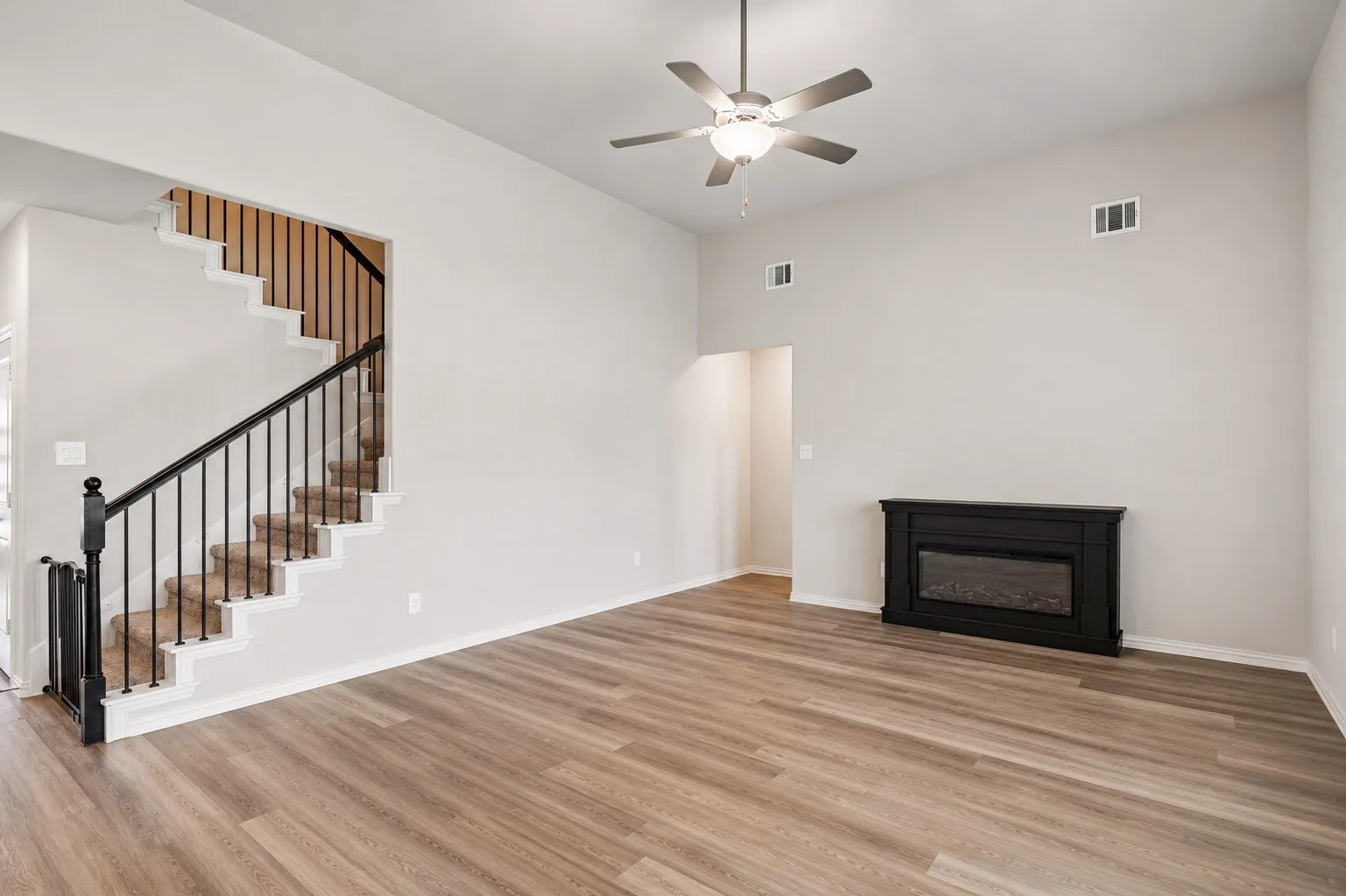 Single Family Residence For Sale in Collin County , 3514 Jb Thomas Drive, Farmersville, Texas 75442, 5 Bedroom, 4 Bathroom, 2 Garage spaces, 3,720 Sqft, built in 2024, mls#21385439, Real Estate Agent in Farmersville, Homes For Sale in Collin county, Homes For Sale in Farmersville, Realtor in Farmersville Texas, Real Estate Brokerage Independent Realty Texas, Luminita Cordes Realtor