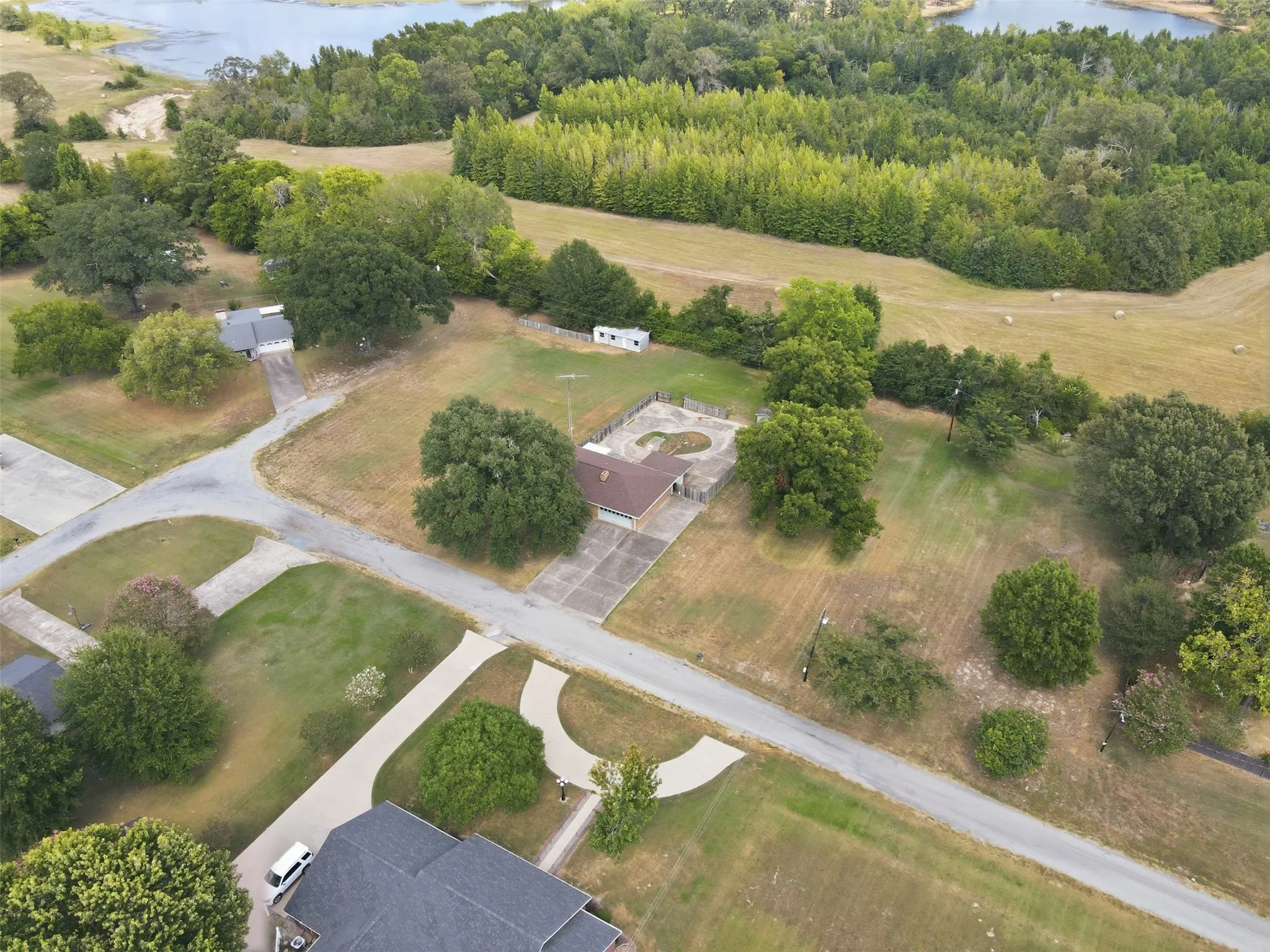 Single Family Residence For Sale in Titus County , 221 County Road 3220, Mt Pleasant, Texas 75455, 3 Bedroom, 2 Bathroom, 2 Garage spaces, 1,654 Sqft, built in 1978, mls#21385432, Real Estate Agent in Mt Pleasant, Homes For Sale in Titus county, Homes For Sale in Mt Pleasant, Realtor in Mt Pleasant Texas, Real Estate Brokerage Independent Realty Texas, Luminita Cordes Realtor
