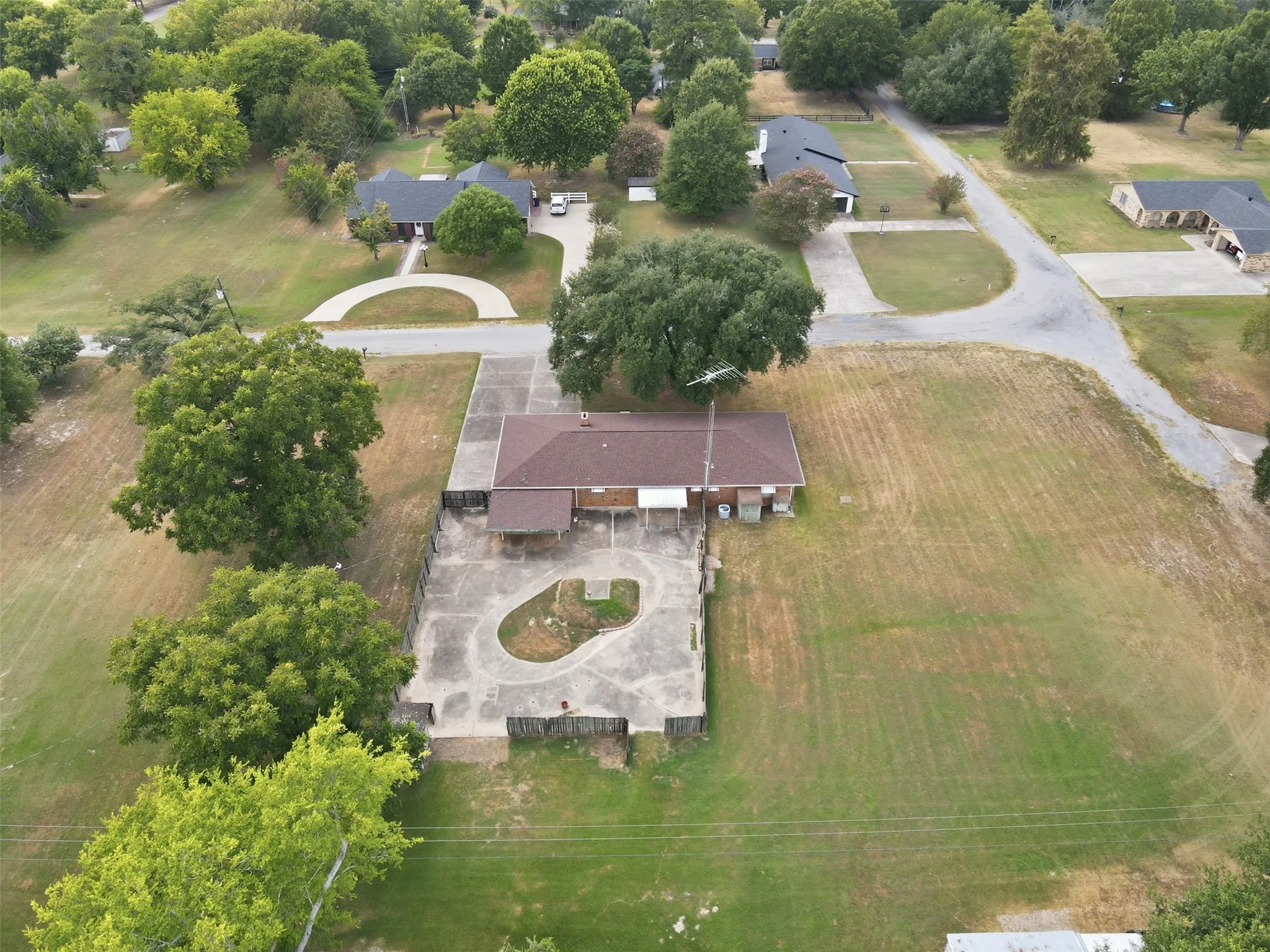Single Family Residence For Sale in Titus County , 221 County Road 3220, Mt Pleasant, Texas 75455, 3 Bedroom, 2 Bathroom, 2 Garage spaces, 1,654 Sqft, built in 1978, mls#21385432, Real Estate Agent in Mt Pleasant, Homes For Sale in Titus county, Homes For Sale in Mt Pleasant, Realtor in Mt Pleasant Texas, Real Estate Brokerage Independent Realty Texas, Luminita Cordes Realtor