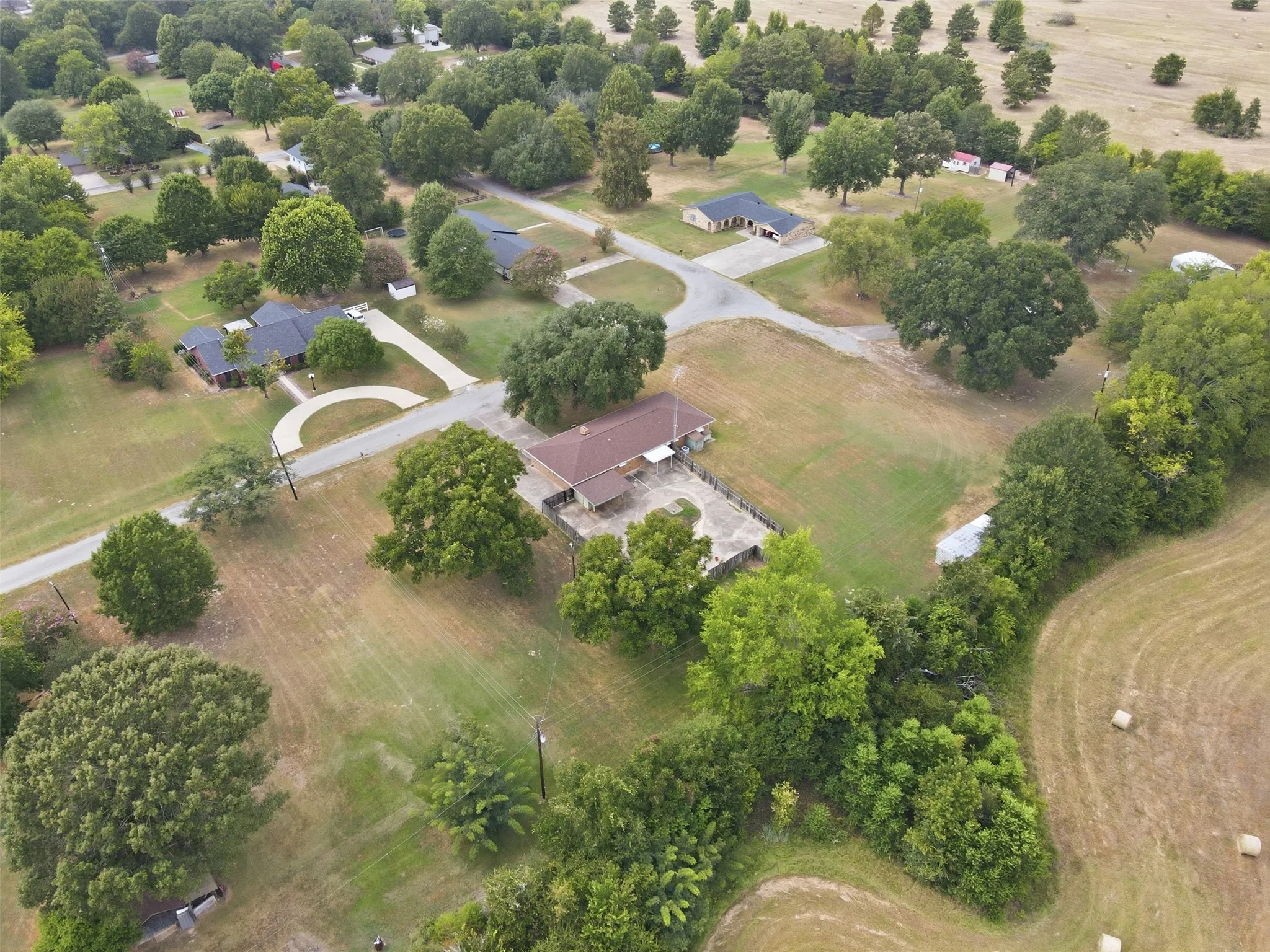 Single Family Residence For Sale in Titus County , 221 County Road 3220, Mt Pleasant, Texas 75455, 3 Bedroom, 2 Bathroom, 2 Garage spaces, 1,654 Sqft, built in 1978, mls#21385432, Real Estate Agent in Mt Pleasant, Homes For Sale in Titus county, Homes For Sale in Mt Pleasant, Realtor in Mt Pleasant Texas, Real Estate Brokerage Independent Realty Texas, Luminita Cordes Realtor