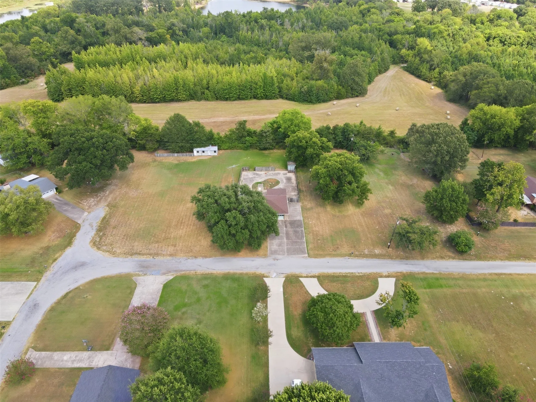 Single Family Residence For Sale in Titus County , 221 County Road 3220, Mt Pleasant, Texas 75455, 3 Bedroom, 2 Bathroom, 2 Garage spaces, 1,654 Sqft, built in 1978, mls#21385432, Real Estate Agent in Mt Pleasant, Homes For Sale in Titus county, Homes For Sale in Mt Pleasant, Realtor in Mt Pleasant Texas, Real Estate Brokerage Independent Realty Texas, Luminita Cordes Realtor