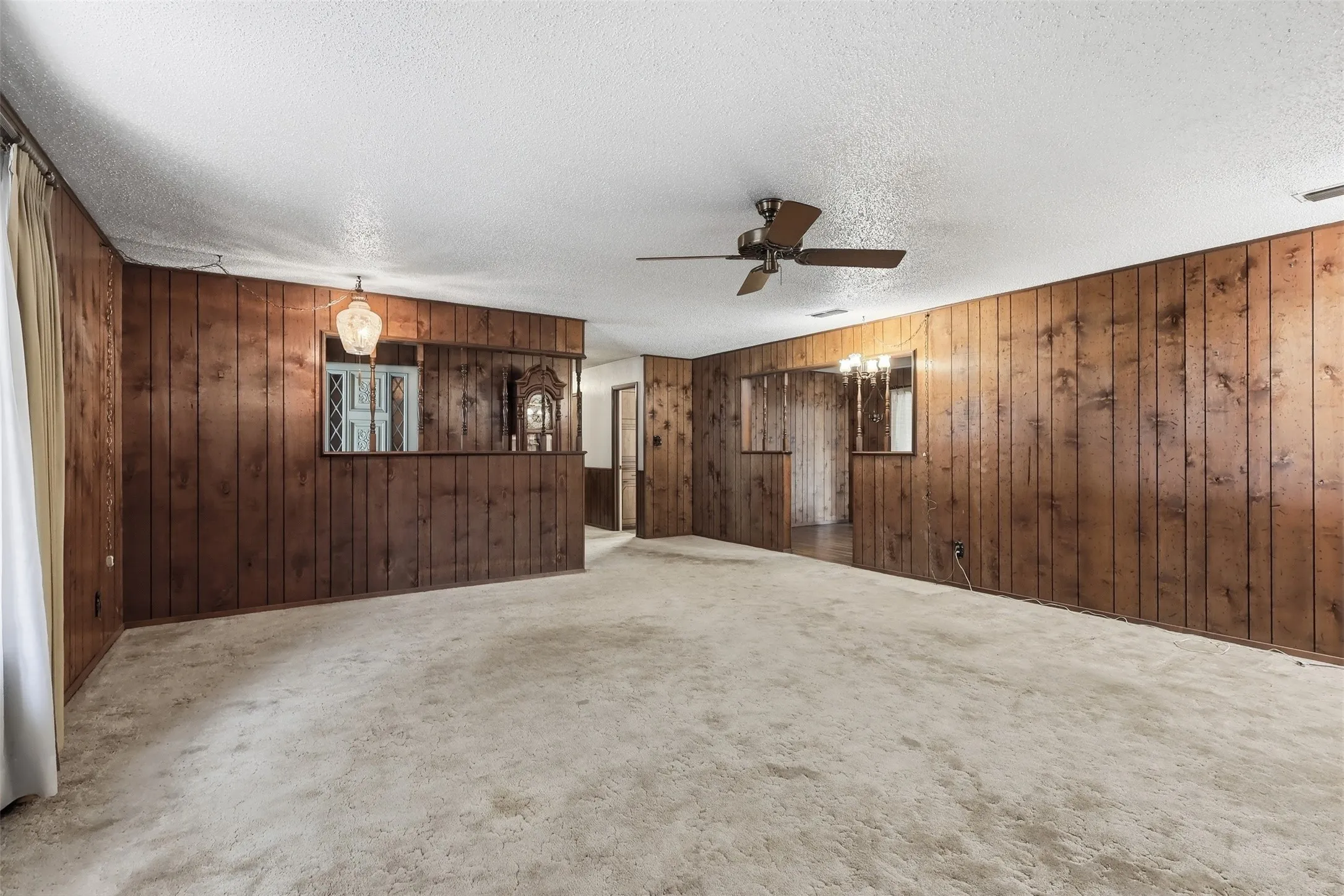 Single Family Residence For Sale in Titus County , 221 County Road 3220, Mt Pleasant, Texas 75455, 3 Bedroom, 2 Bathroom, 2 Garage spaces, 1,654 Sqft, built in 1978, mls#21385432, Real Estate Agent in Mt Pleasant, Homes For Sale in Titus county, Homes For Sale in Mt Pleasant, Realtor in Mt Pleasant Texas, Real Estate Brokerage Independent Realty Texas, Luminita Cordes Realtor