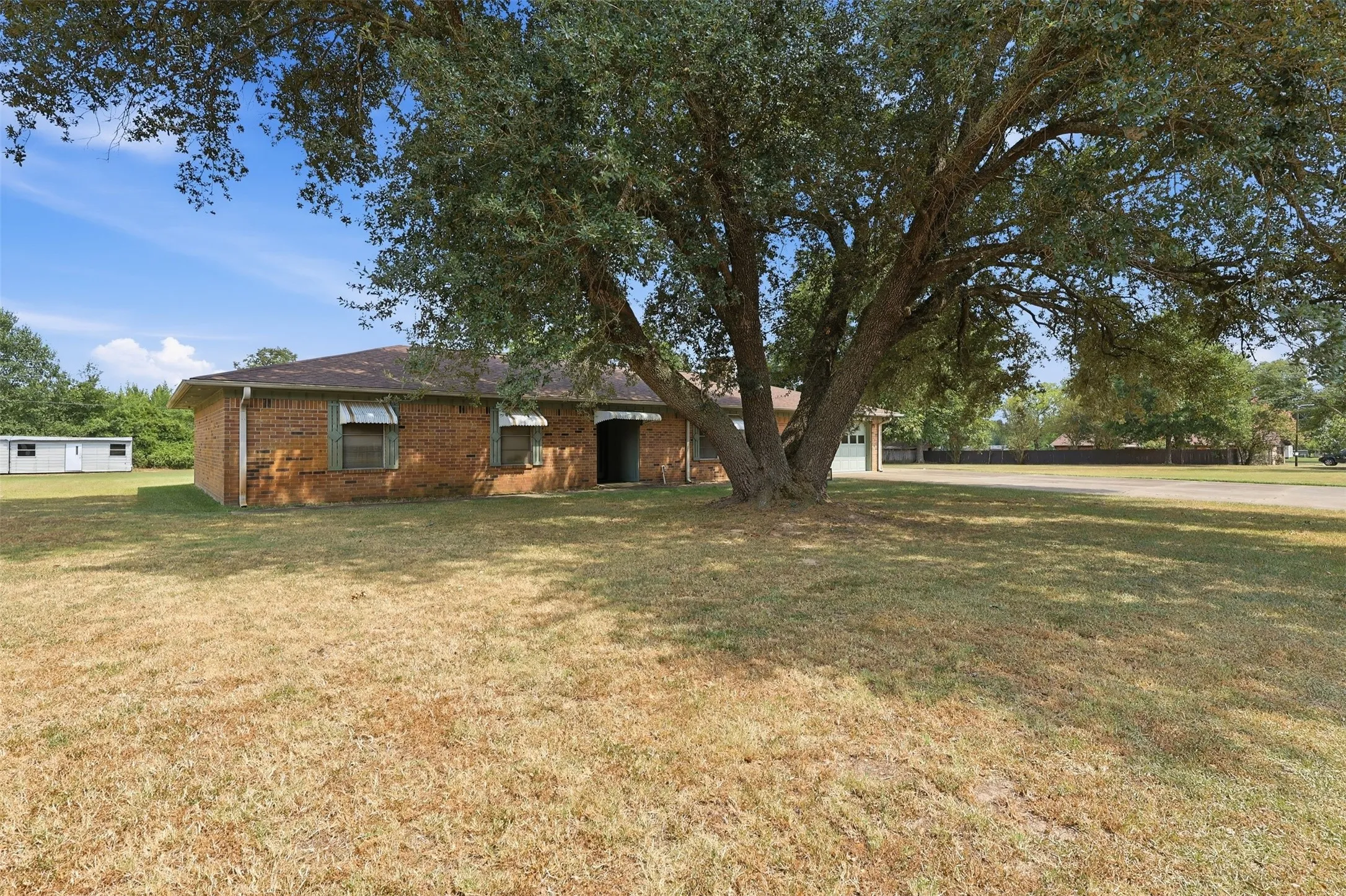 Single Family Residence For Sale in Titus County , 221 County Road 3220, Mt Pleasant, Texas 75455, 3 Bedroom, 2 Bathroom, 2 Garage spaces, 1,654 Sqft, built in 1978, mls#21385432, Real Estate Agent in Mt Pleasant, Homes For Sale in Titus county, Homes For Sale in Mt Pleasant, Realtor in Mt Pleasant Texas, Real Estate Brokerage Independent Realty Texas, Luminita Cordes Realtor