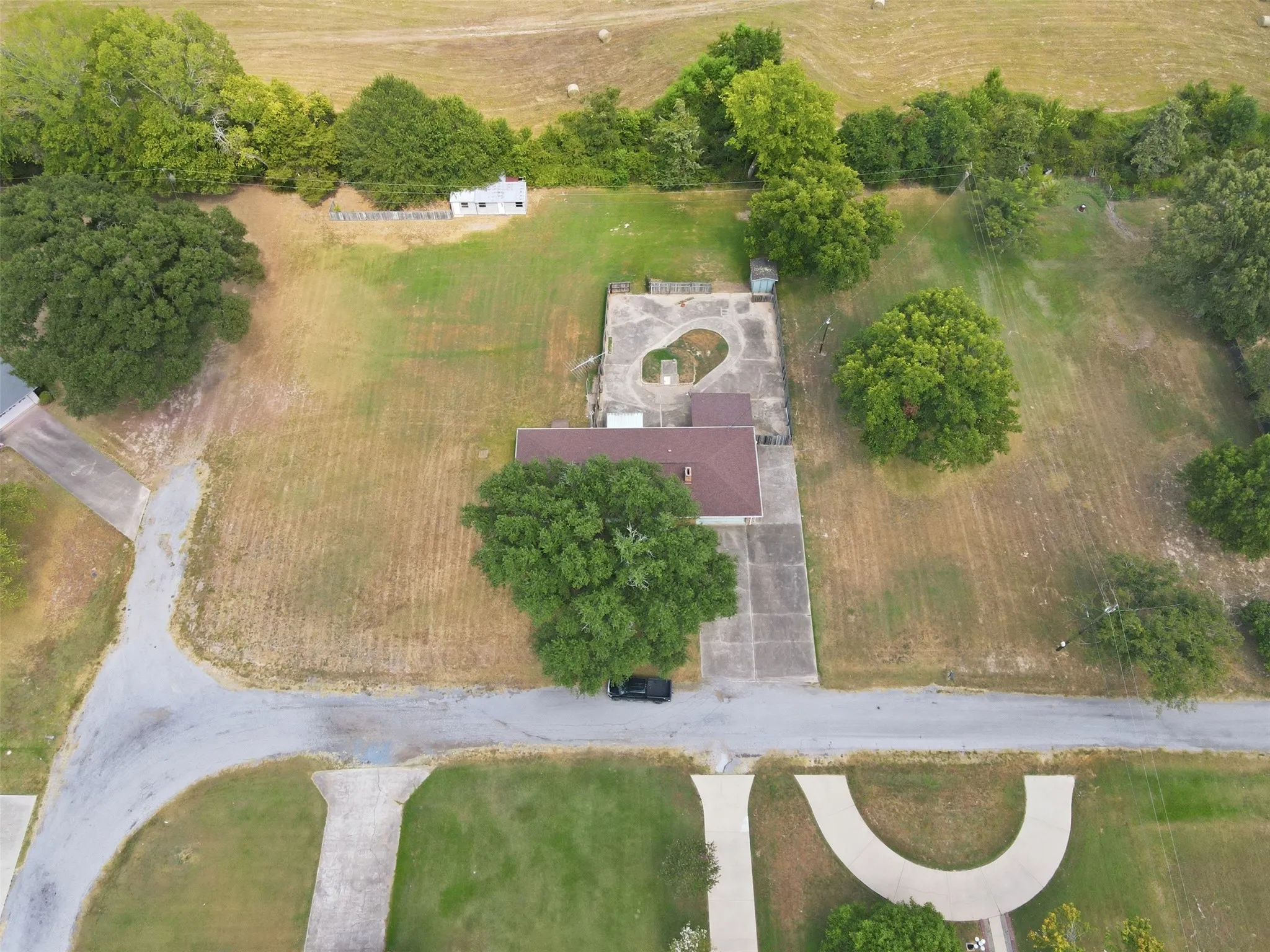 Single Family Residence For Sale in Titus County , 221 County Road 3220, Mt Pleasant, Texas 75455, 3 Bedroom, 2 Bathroom, 2 Garage spaces, 1,654 Sqft, built in 1978, mls#21385432, Real Estate Agent in Mt Pleasant, Homes For Sale in Titus county, Homes For Sale in Mt Pleasant, Realtor in Mt Pleasant Texas, Real Estate Brokerage Independent Realty Texas, Luminita Cordes Realtor