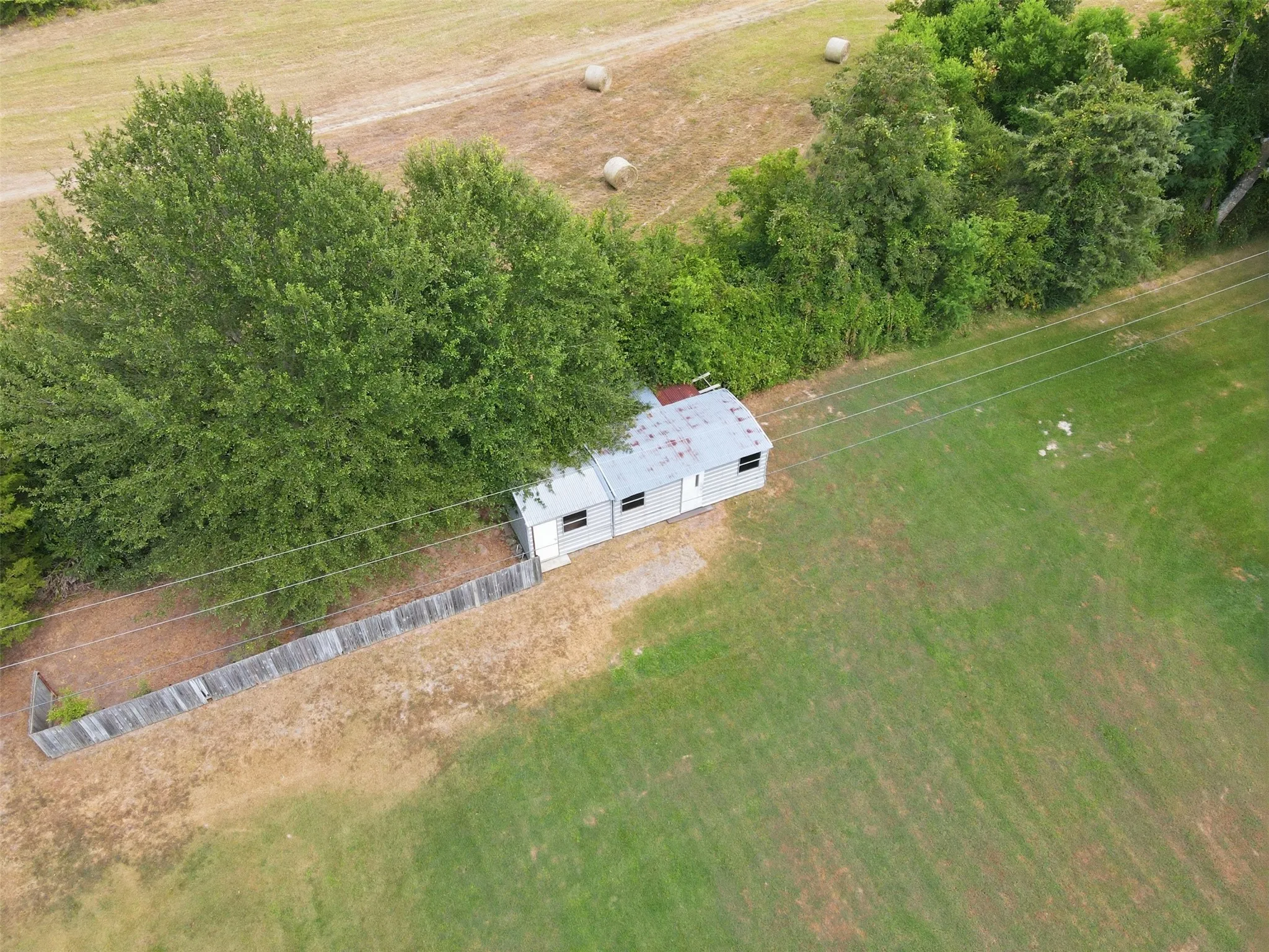 Single Family Residence For Sale in Titus County , 221 County Road 3220, Mt Pleasant, Texas 75455, 3 Bedroom, 2 Bathroom, 2 Garage spaces, 1,654 Sqft, built in 1978, mls#21385432, Real Estate Agent in Mt Pleasant, Homes For Sale in Titus county, Homes For Sale in Mt Pleasant, Realtor in Mt Pleasant Texas, Real Estate Brokerage Independent Realty Texas, Luminita Cordes Realtor