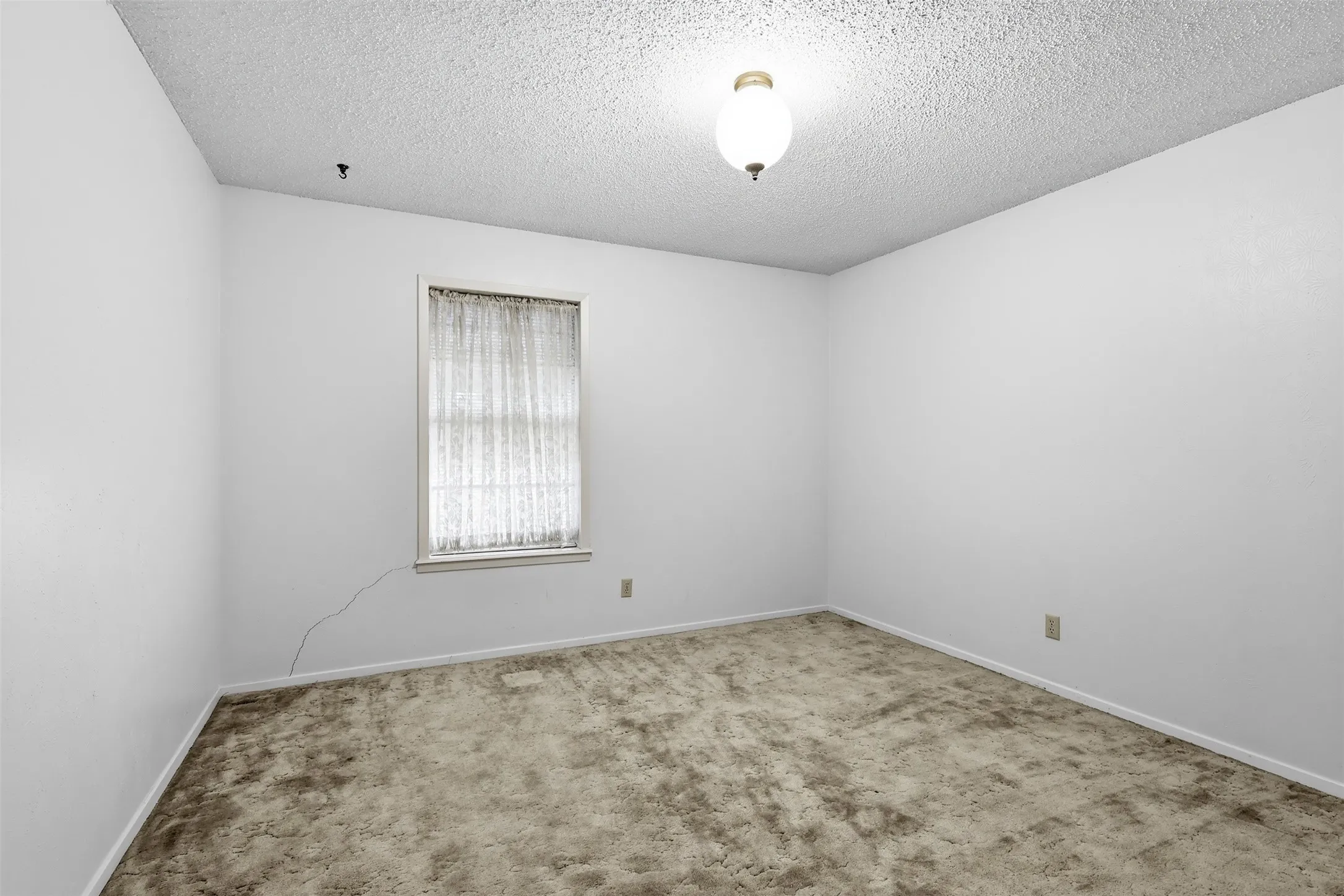 Single Family Residence For Sale in Titus County , 221 County Road 3220, Mt Pleasant, Texas 75455, 3 Bedroom, 2 Bathroom, 2 Garage spaces, 1,654 Sqft, built in 1978, mls#21385432, Real Estate Agent in Mt Pleasant, Homes For Sale in Titus county, Homes For Sale in Mt Pleasant, Realtor in Mt Pleasant Texas, Real Estate Brokerage Independent Realty Texas, Luminita Cordes Realtor